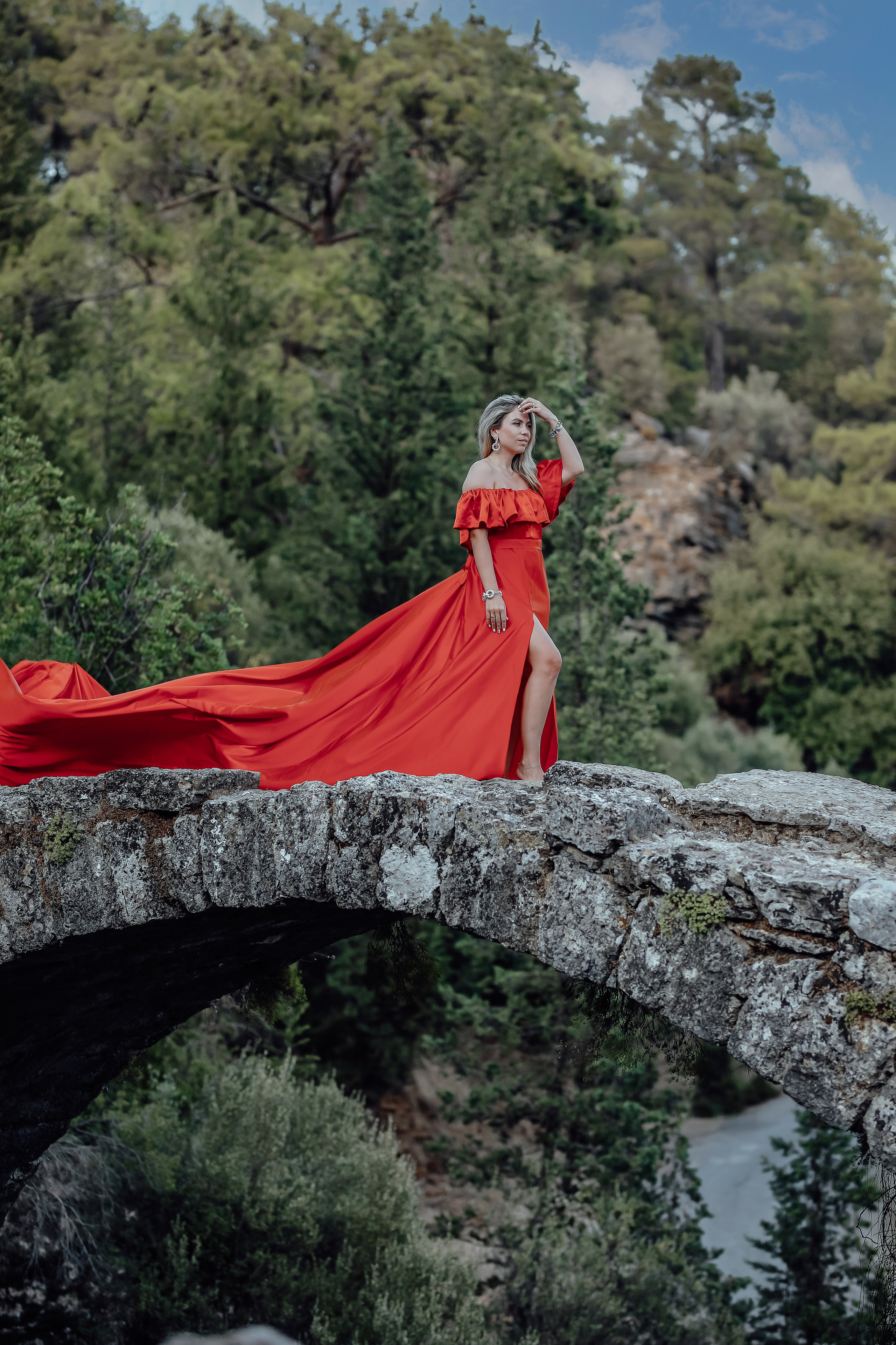 Photoshooting on an antique brige. Photographer in Turkey, Antalya, Kemer, Belek, Side, Kas, Fethiye