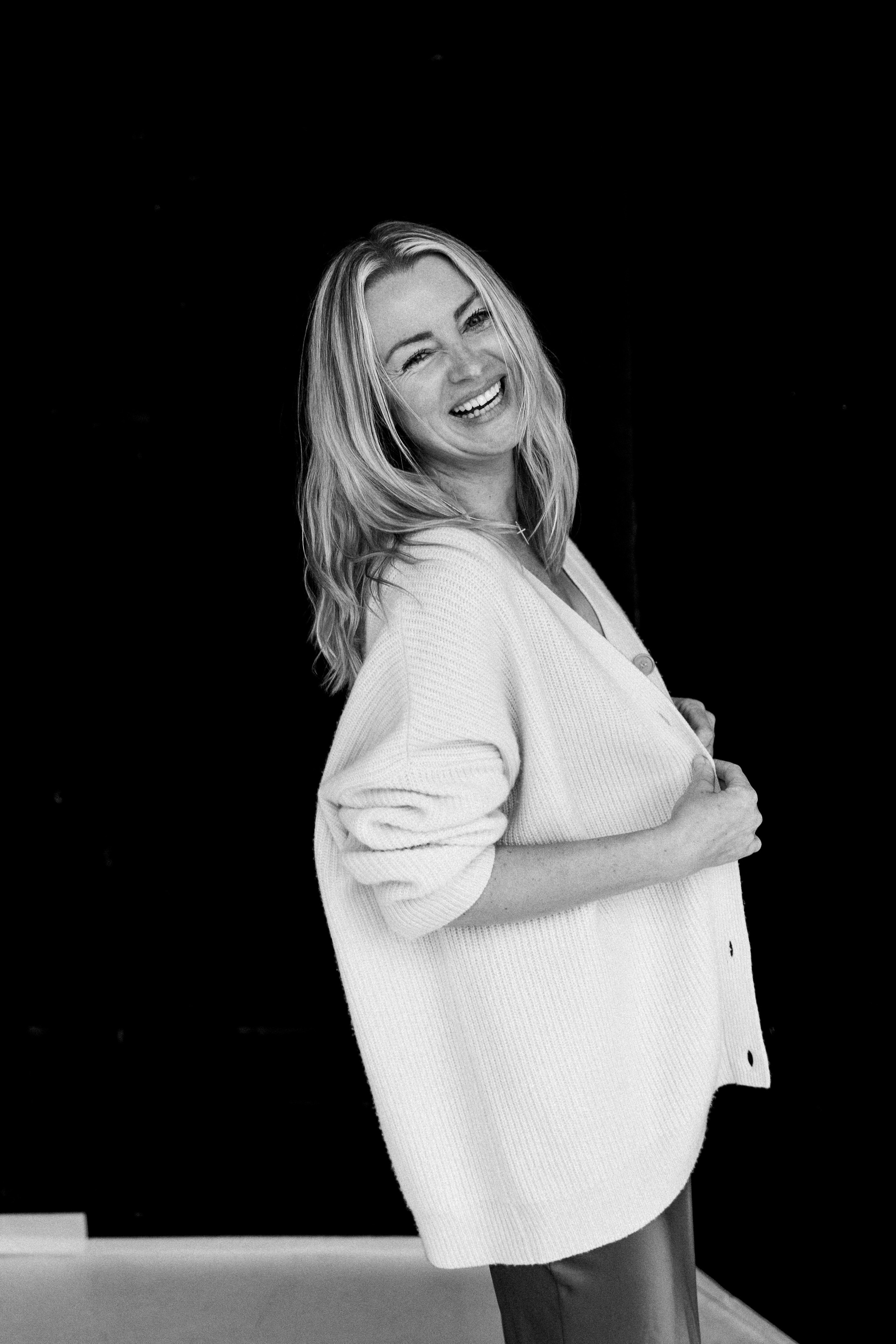 A. Rawnoir- Portrait photography by Daria Paliy.Timeless black&white portraits of women in NYC area