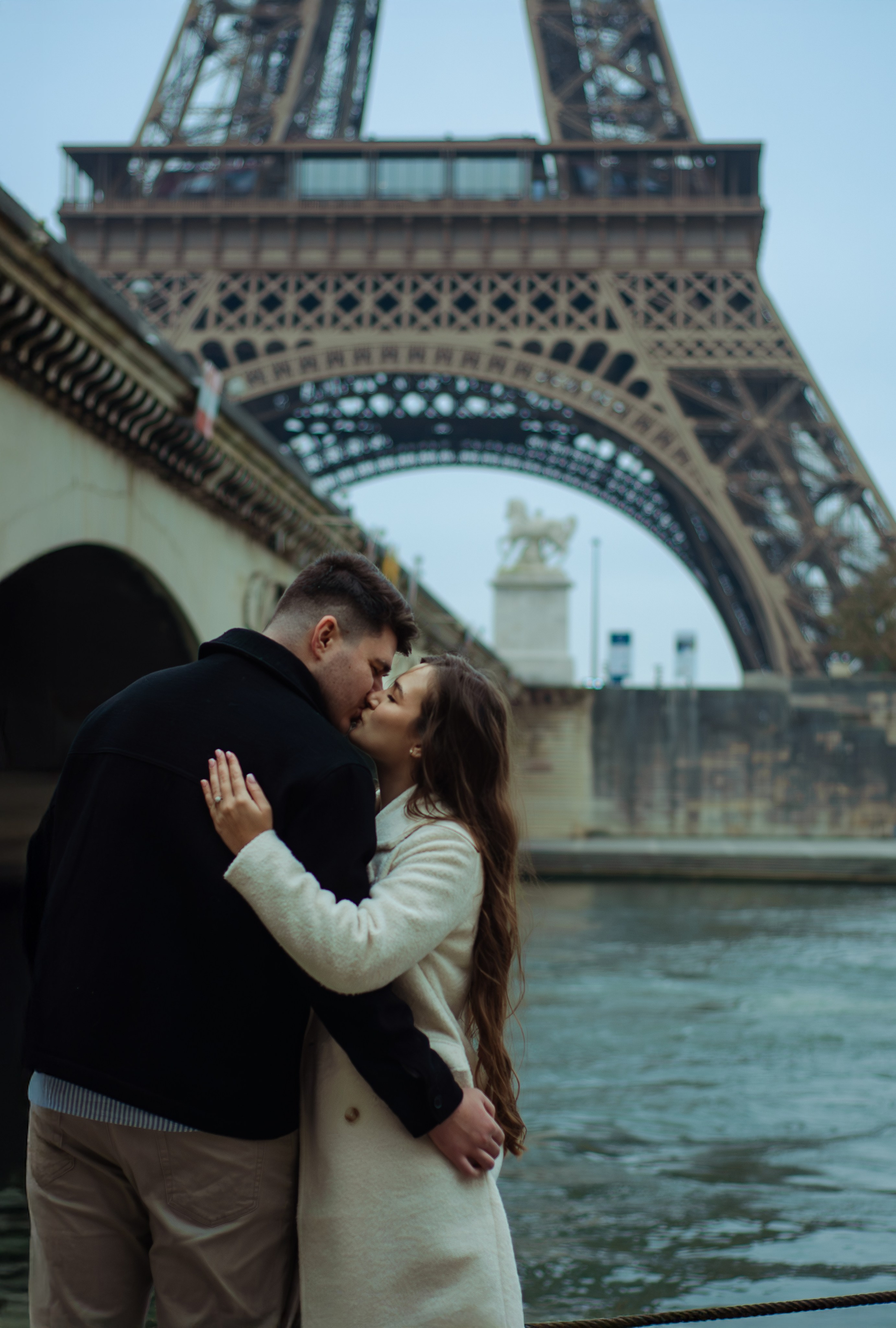 Помолвочная фотосессия у Эйфелевой башни. Фотограф в Париже Полина Осипова