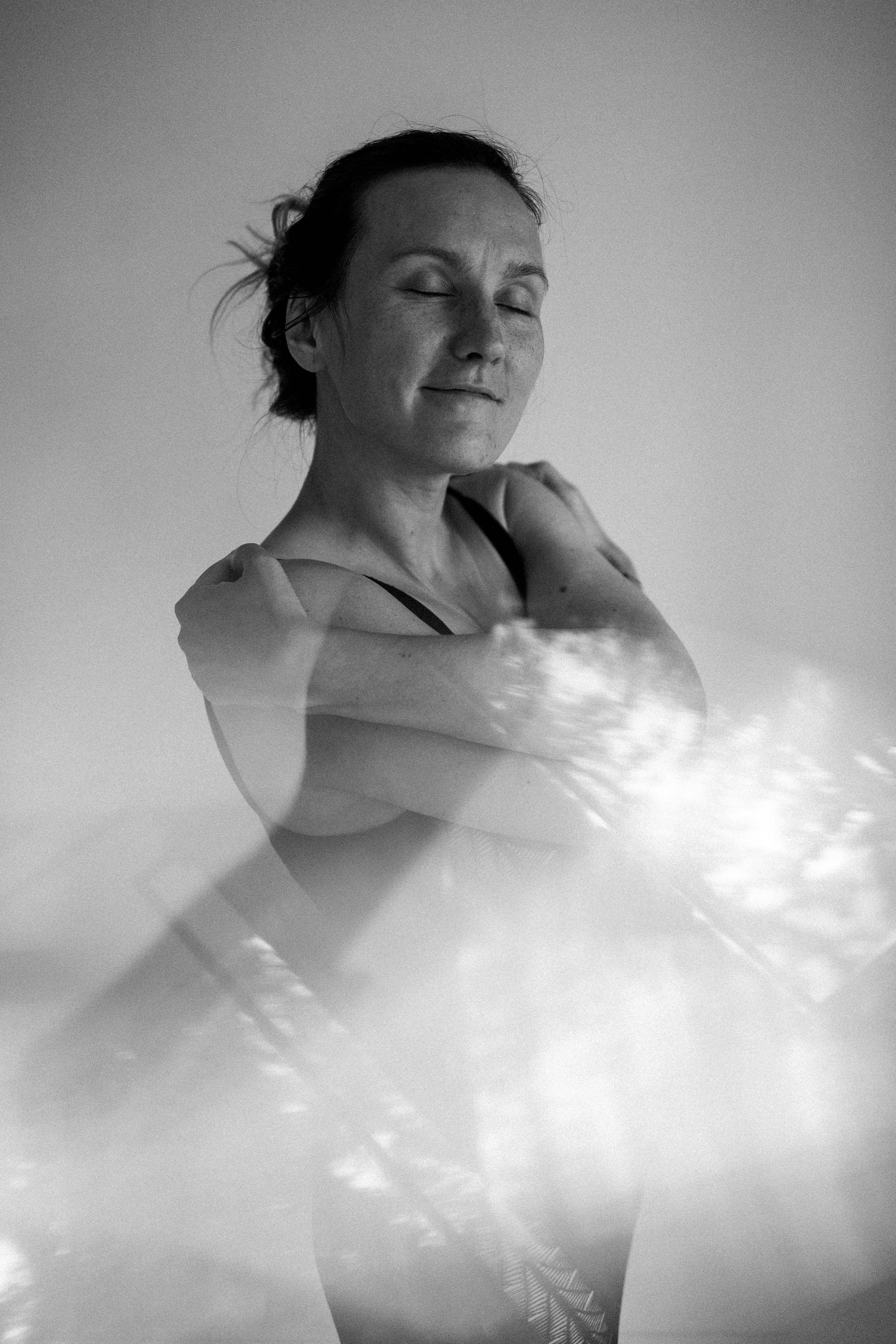 L. Rawnoir- Portrait photography by Daria Paliy.Timeless black&white portraits of women in NYC area