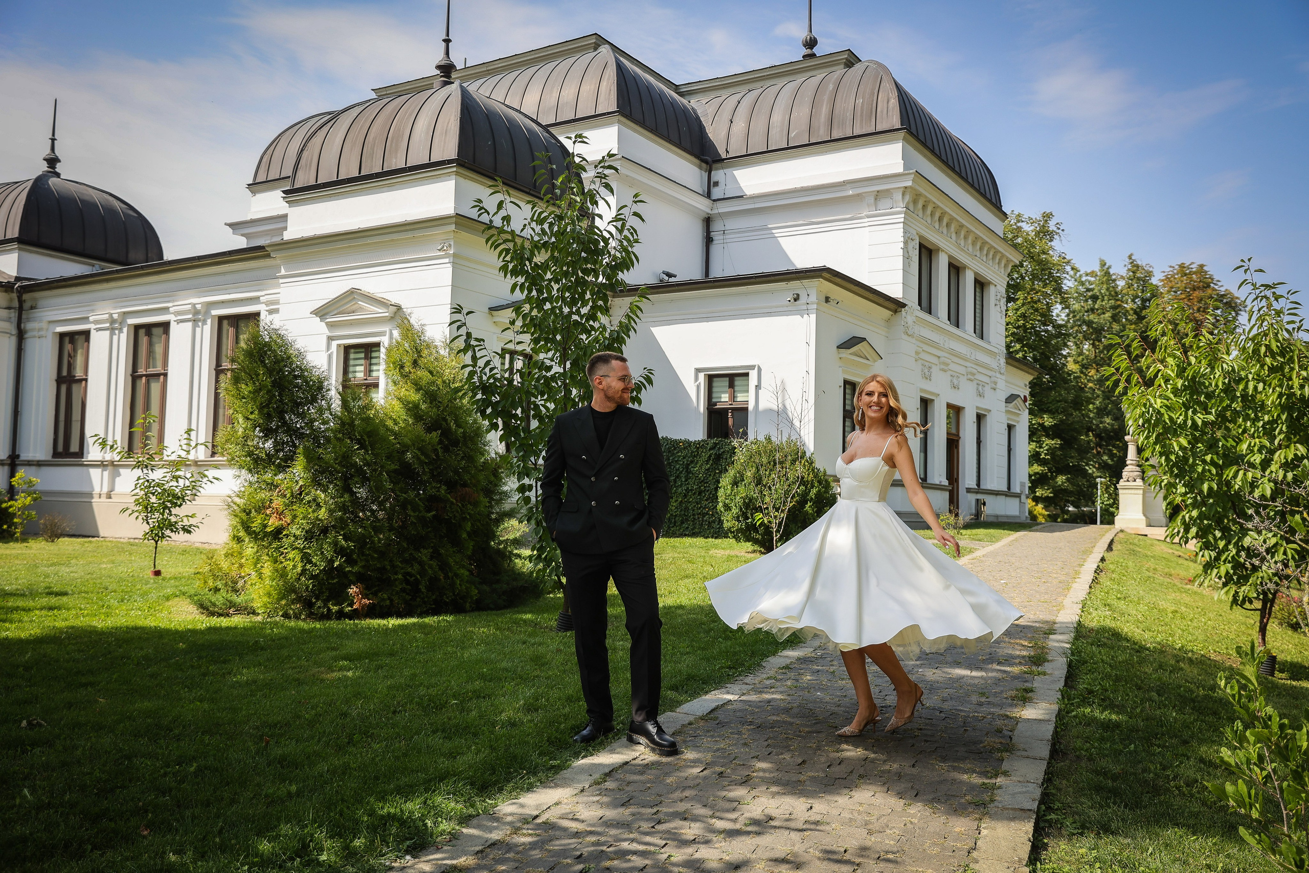 Bianca & Daniel — o nuntă de vară în Cluj, între natură și eleganță. Rares Bucur is a professional wedding photographer based in Cluj-Napoca, Romania, specializing in wedding photography