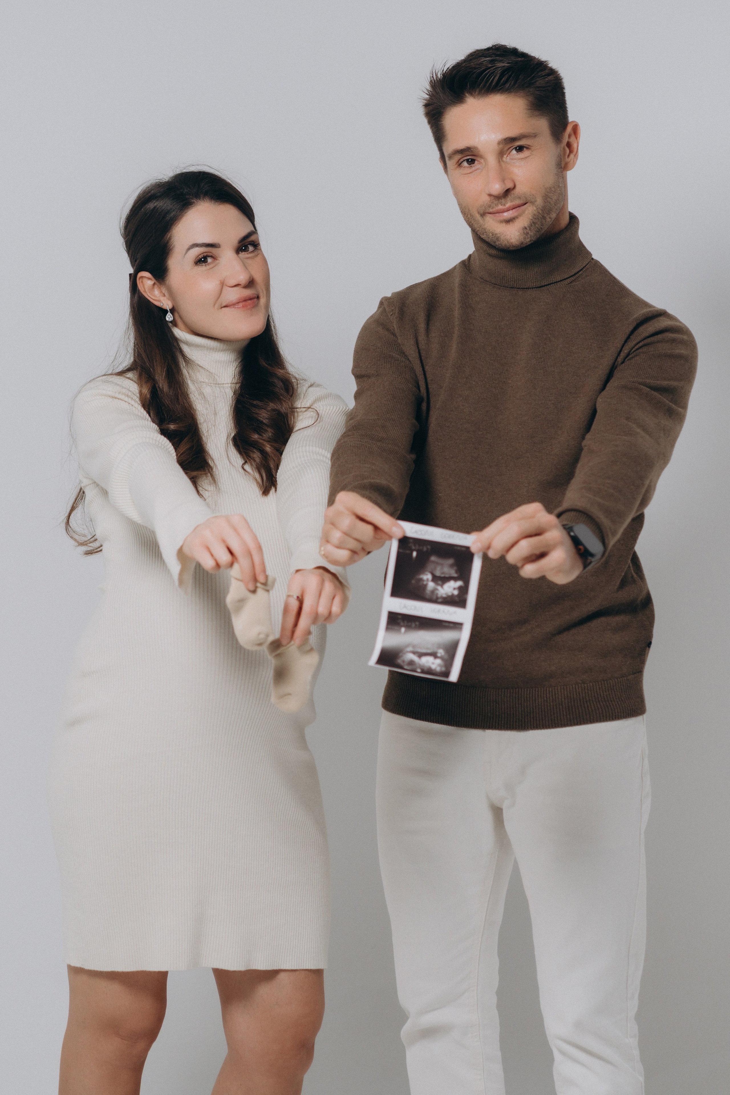 Maternity in studio. Family and wedding photographer in Italy Olga Kulikova