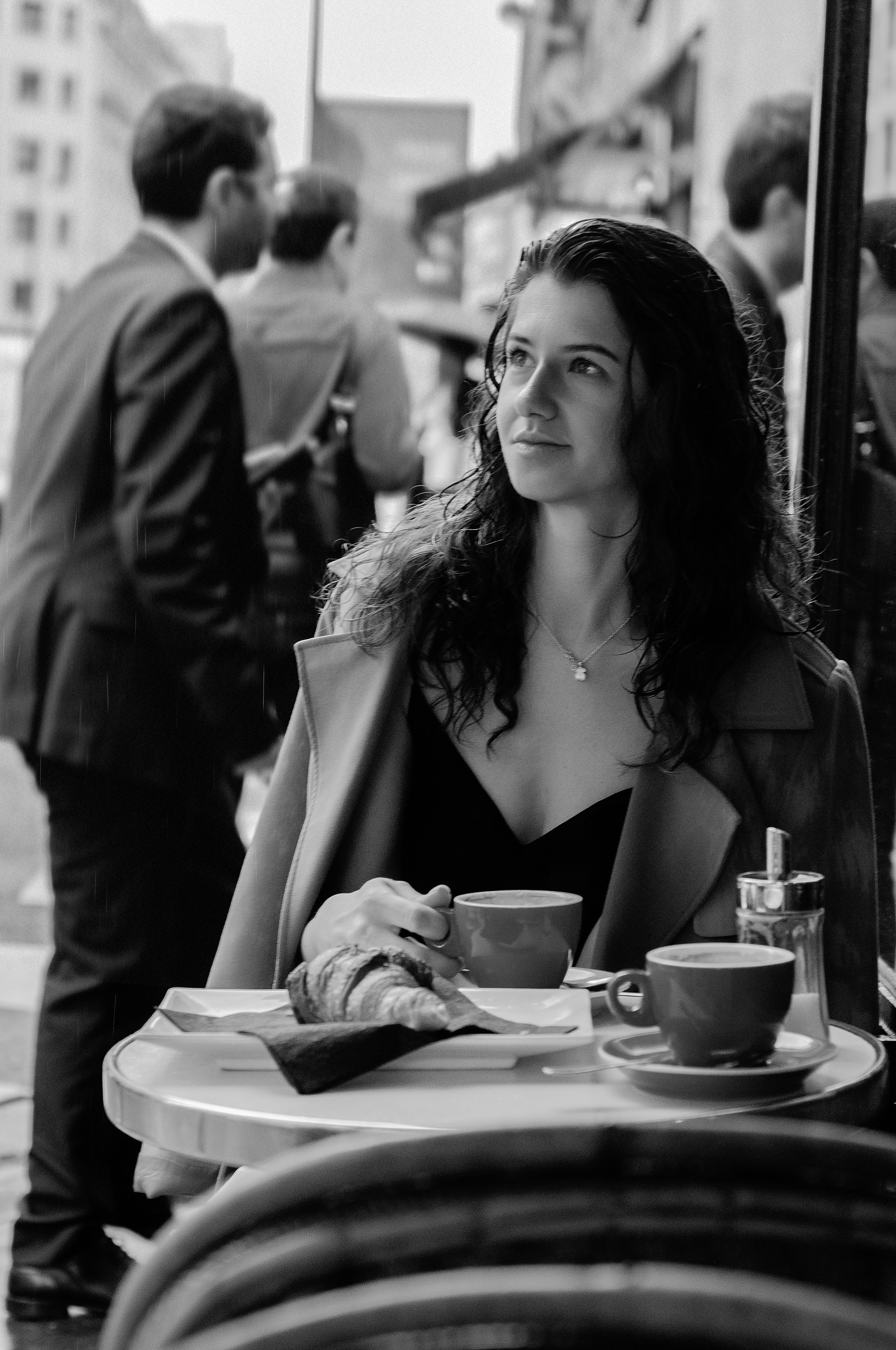 Rainy Paris Photoshoot. Paris photographer — Polina Osipova