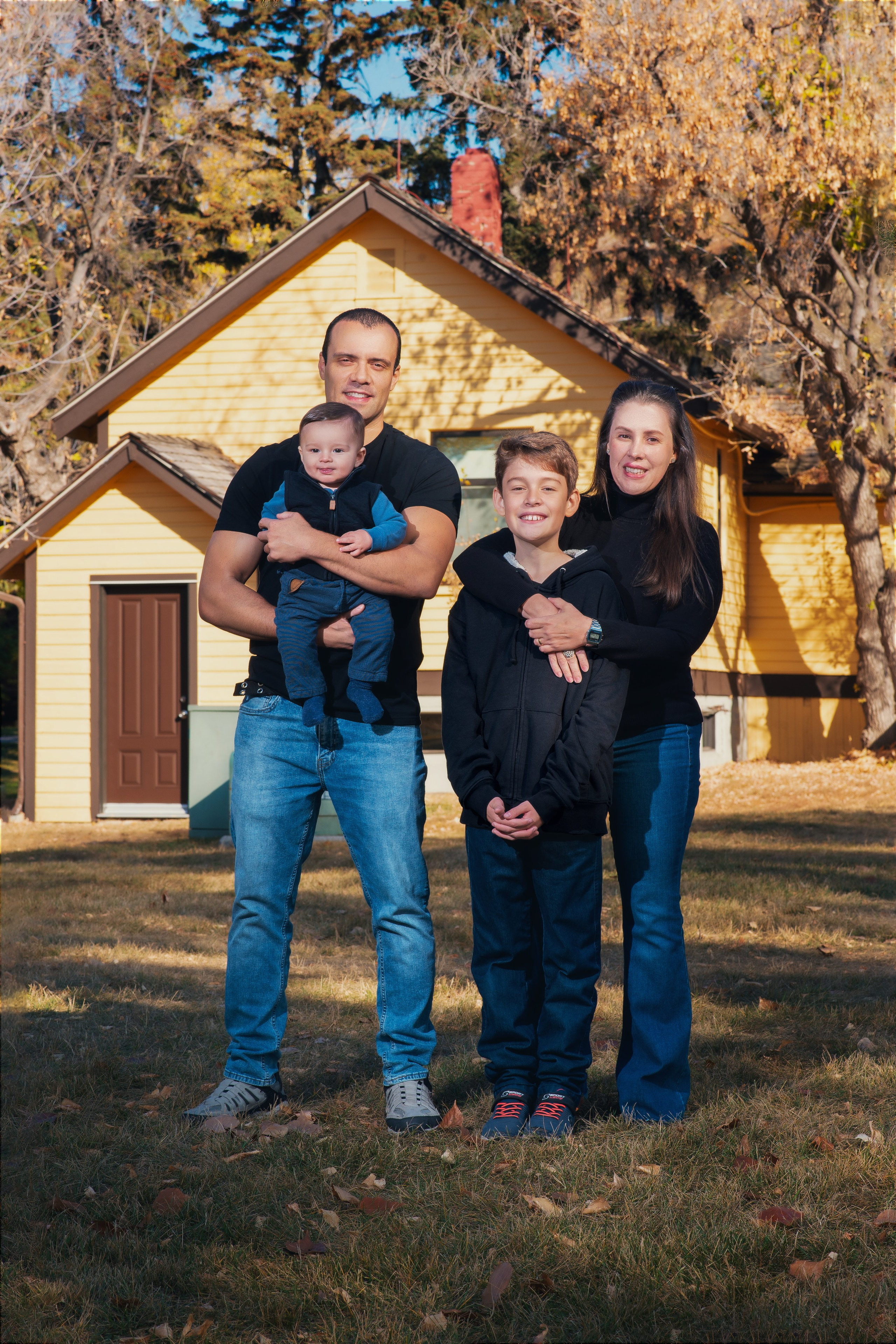Manuela’s Family. Carlos Lima Photography — Photographer in Calgary