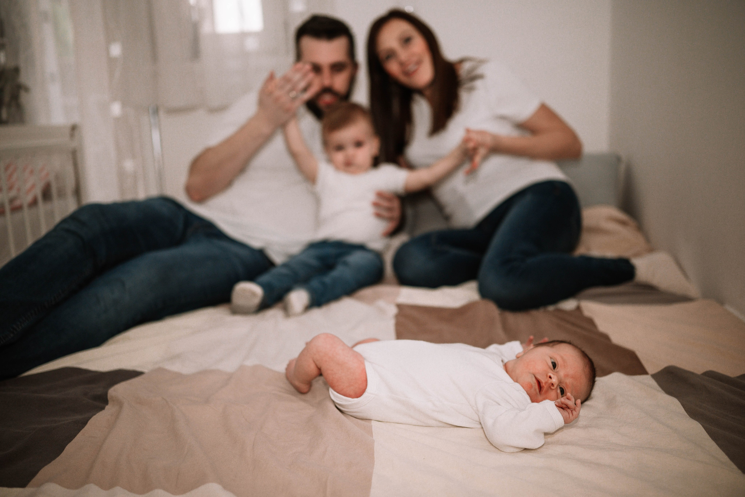 Iva - fotografisanje bebe kod kuće. Dečiji i porodični fotograf
