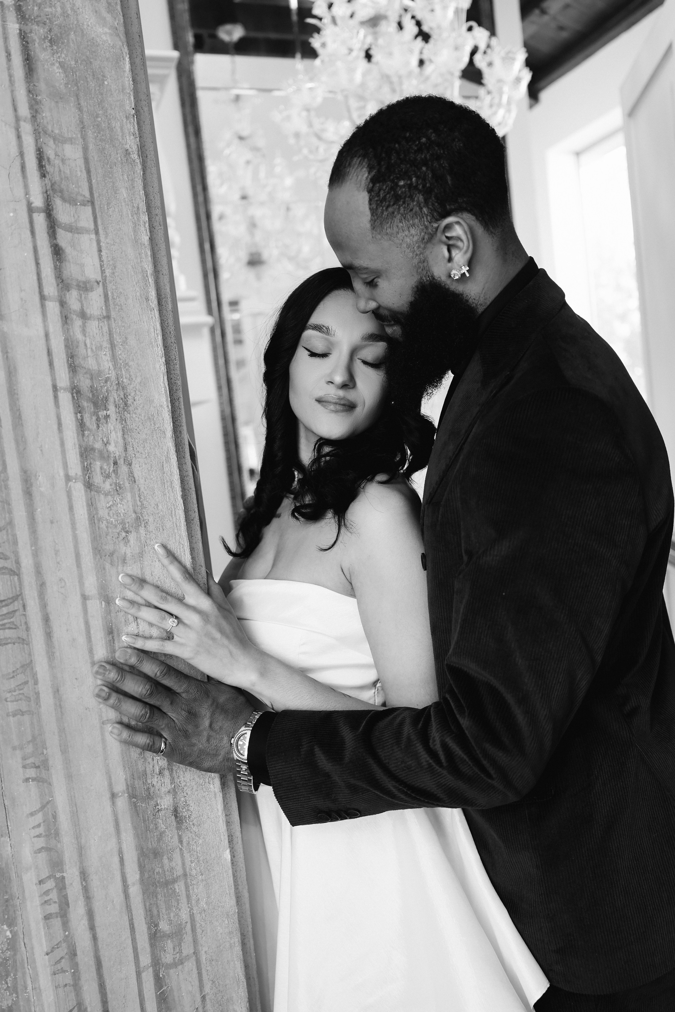 Luxury Italy wedding with bride and groom at historic villa. Photographer in Venice, Viktoria Antonova