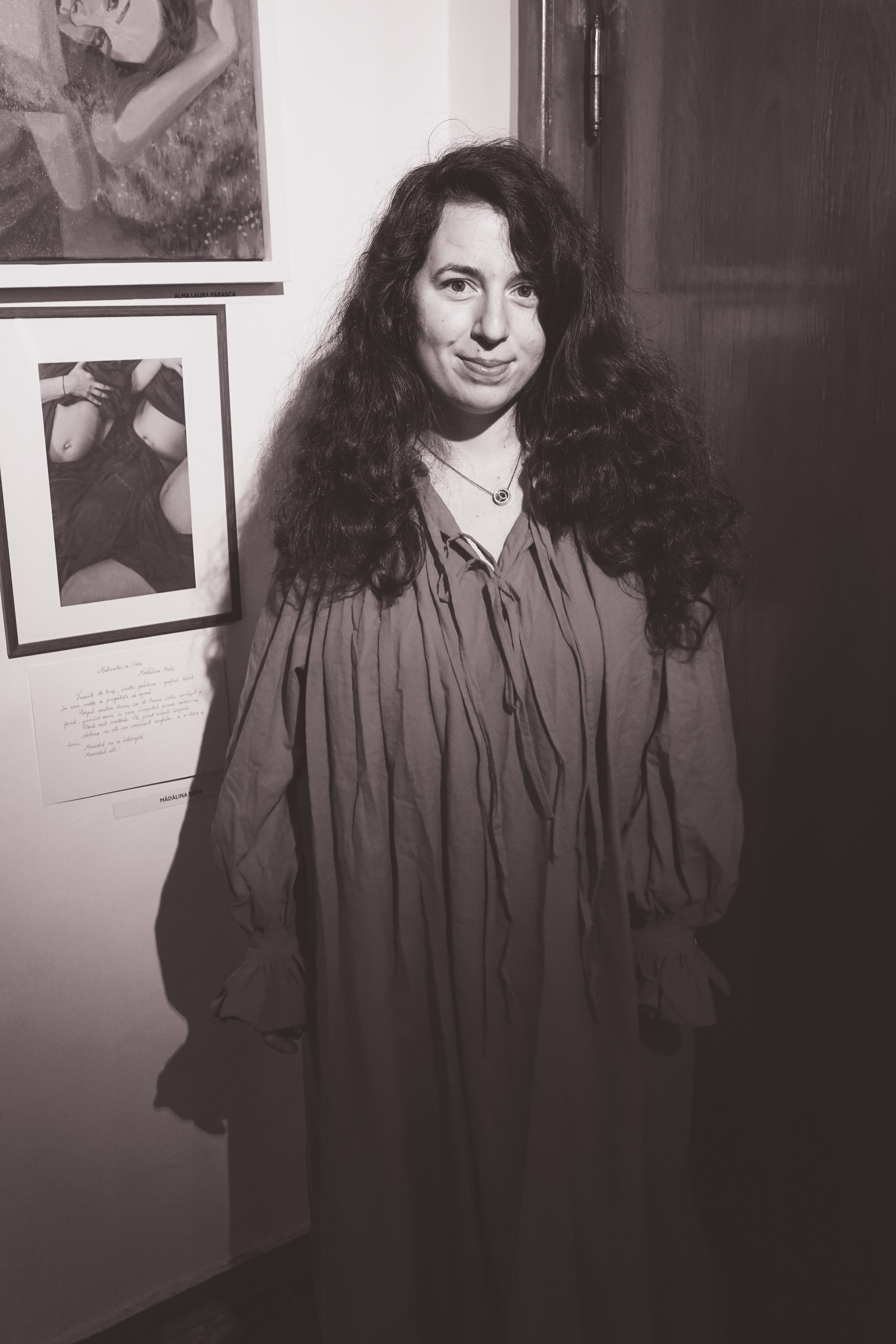 Expoziție Foto Maternitate Brașov | Mădălina Beda. Madalina Beda- Artist vizual, fotograf, doula la nastere, consultant babywearing Brasov si in toata tara