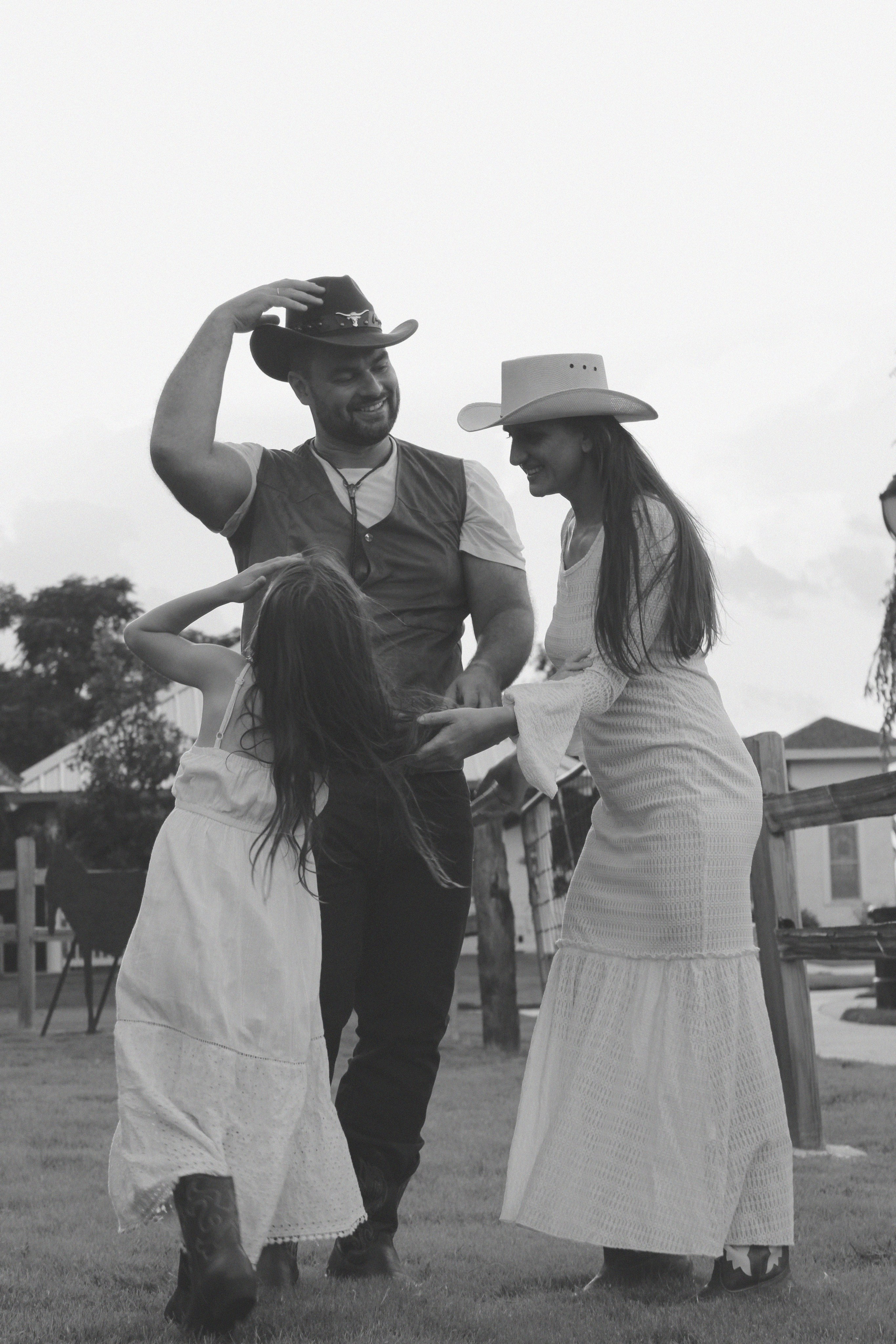Texas Countryside Family Photoshoot in Cowboy Style. Lana Petrychenko — Portrait & Family Photographer. Valencia, Spain