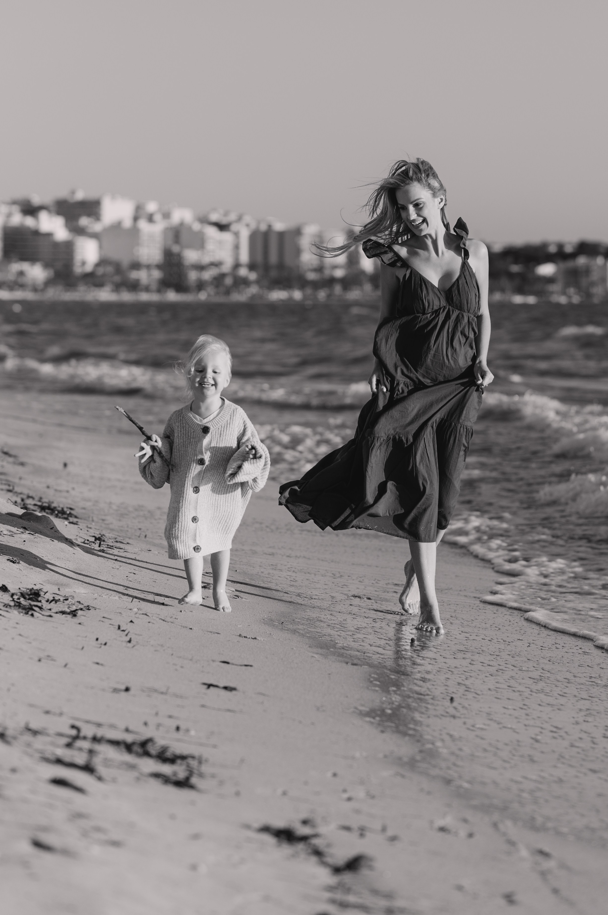 Family & Couple Photoshoot Mallorca S’Arenal Beach — Sunset Session. Photographer in Mallorca
