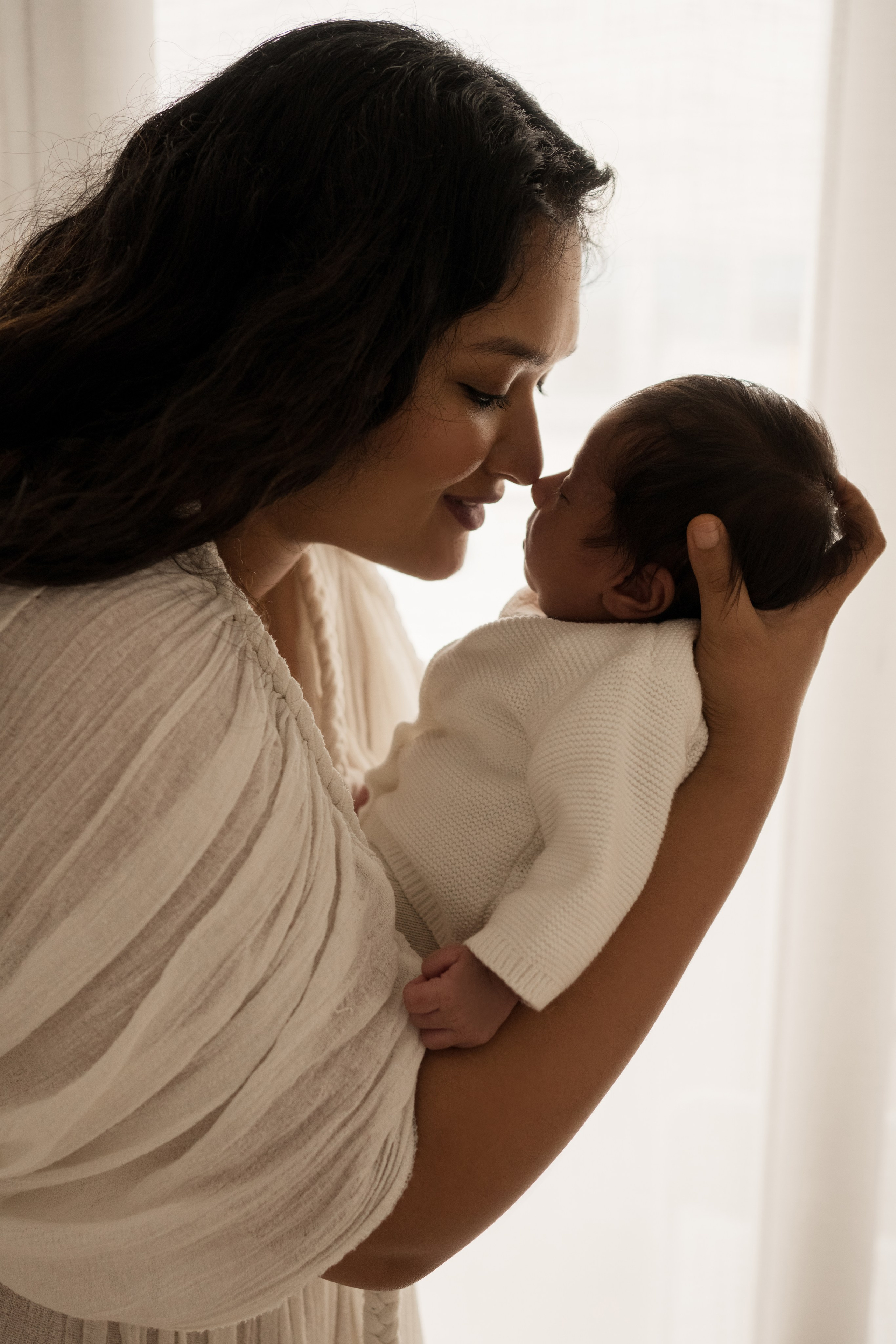 First moments of love. Angela Iakovleva — Family Photographer in Dubai