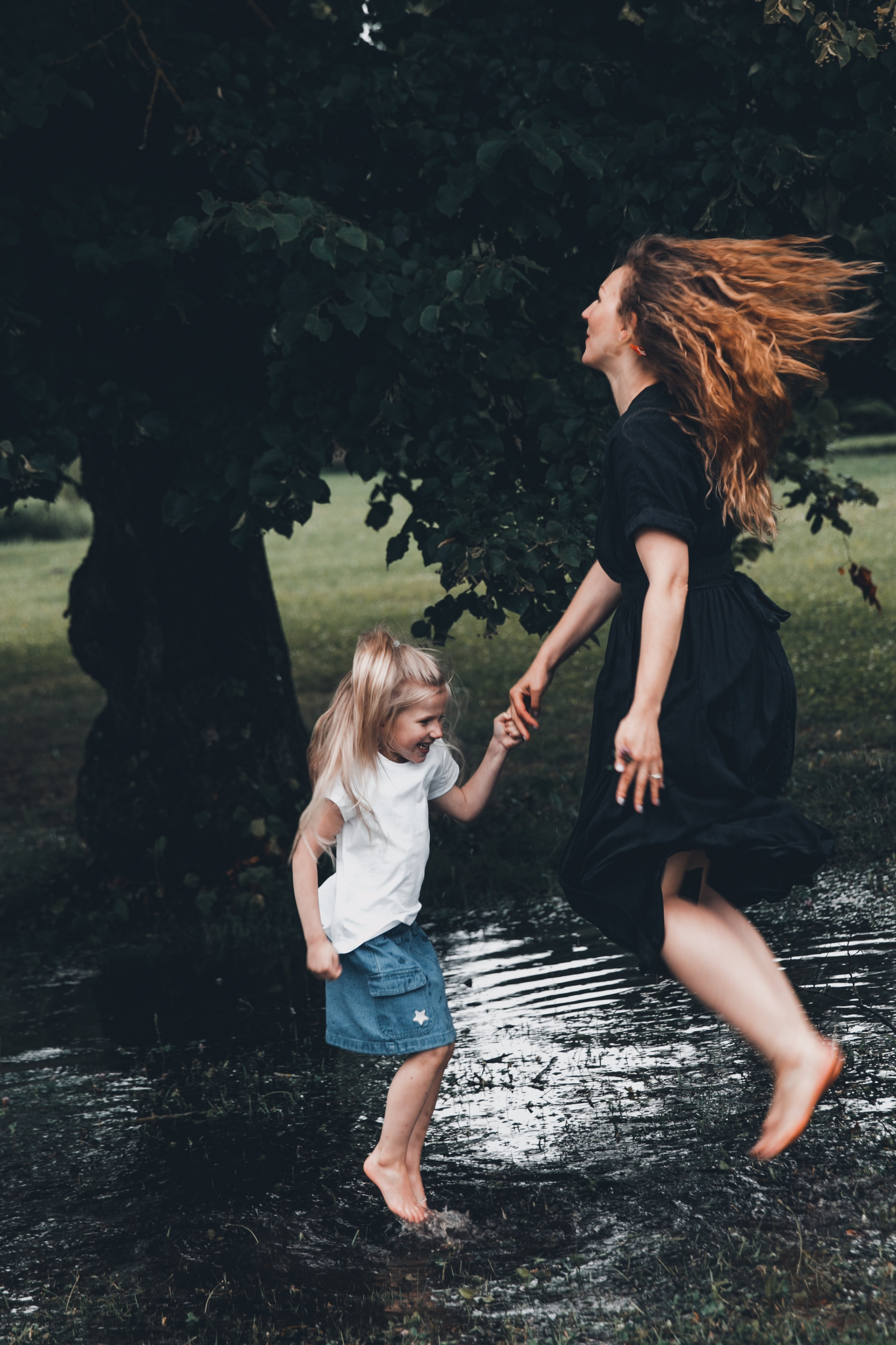 Happy rain. Sandra Garanca Portrait and event photographer