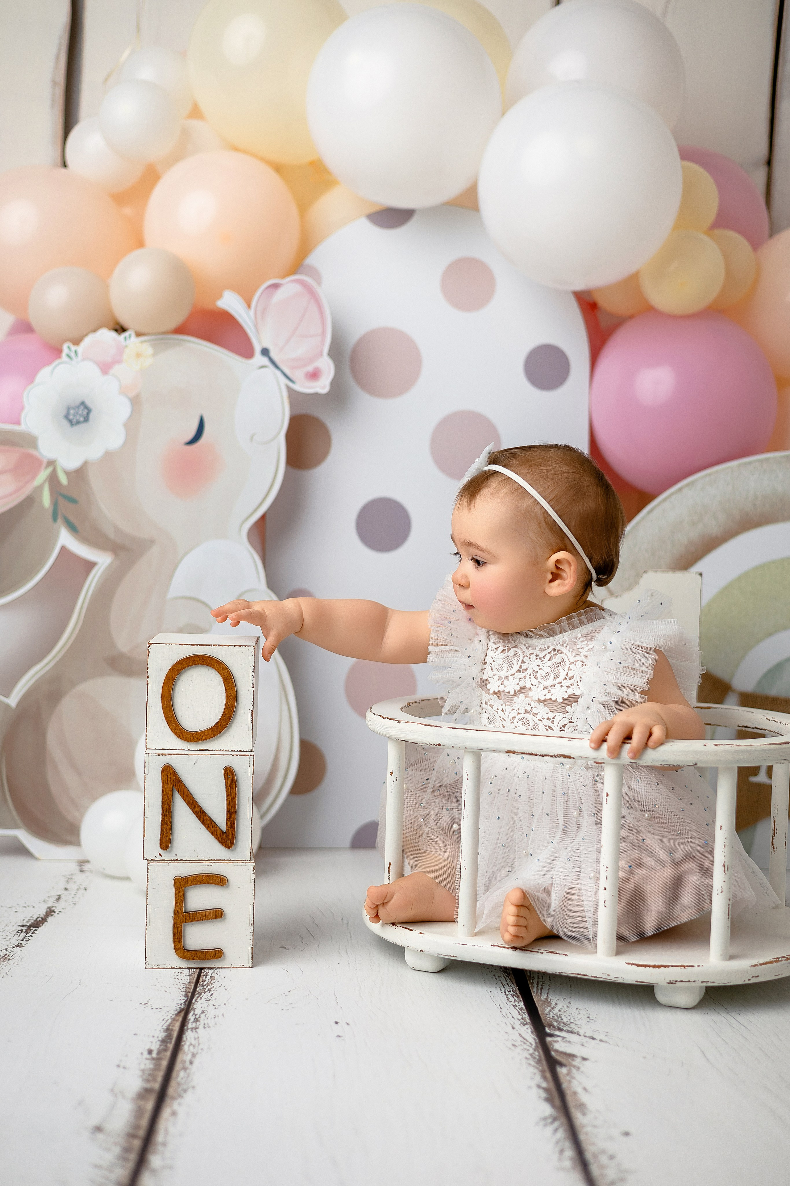 Erste Geburtstag „Cake Smash“. Neugeborene- Schwangerschaft- und Kinder Fotografin in Lehre