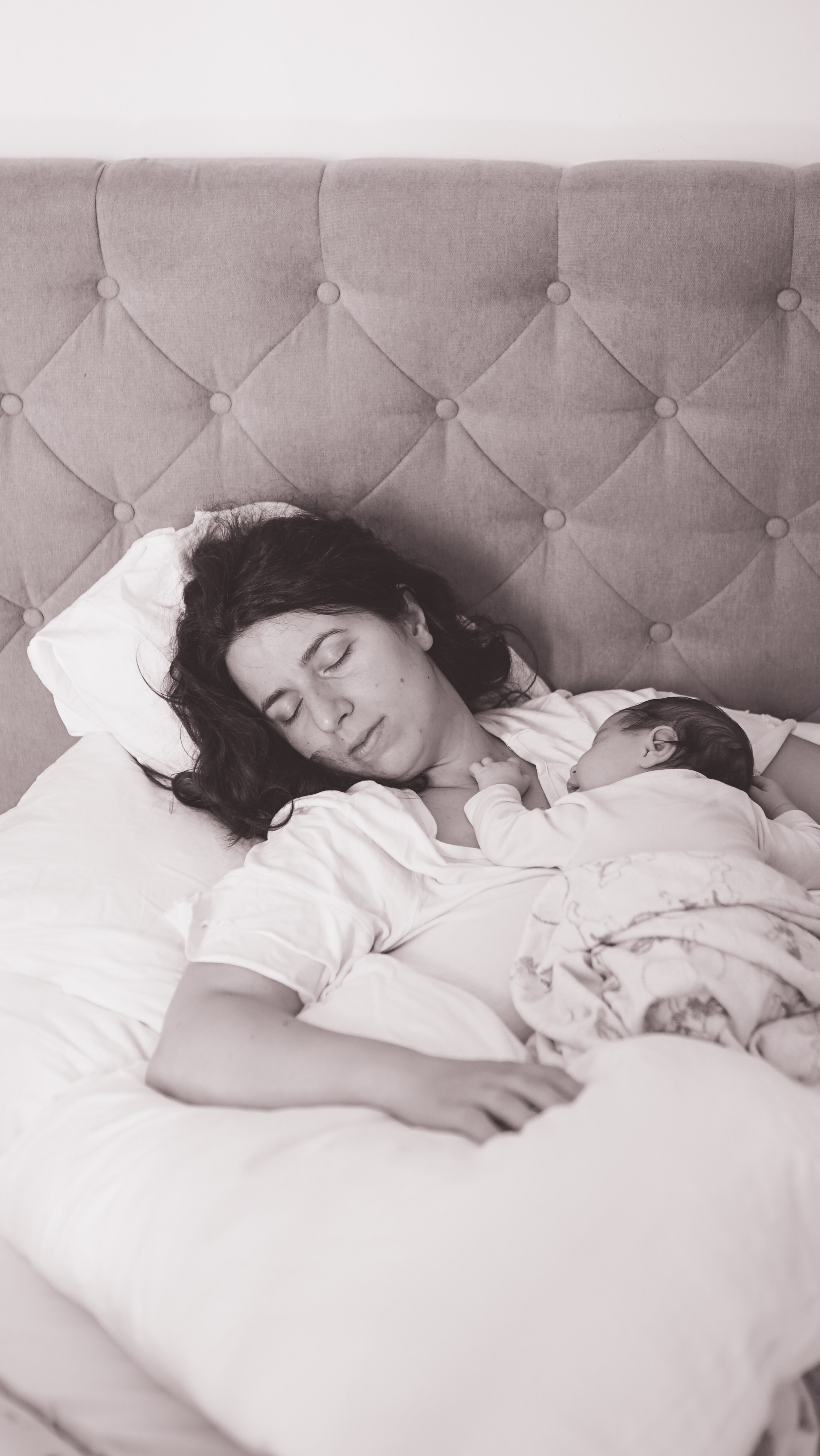 Mother Earth: Proiect de Fotografie Maternitate | Mădălina Beda. Madalina Beda- Artist vizual, fotograf, doula la nastere, consultant babywearing Brasov si in toata tara