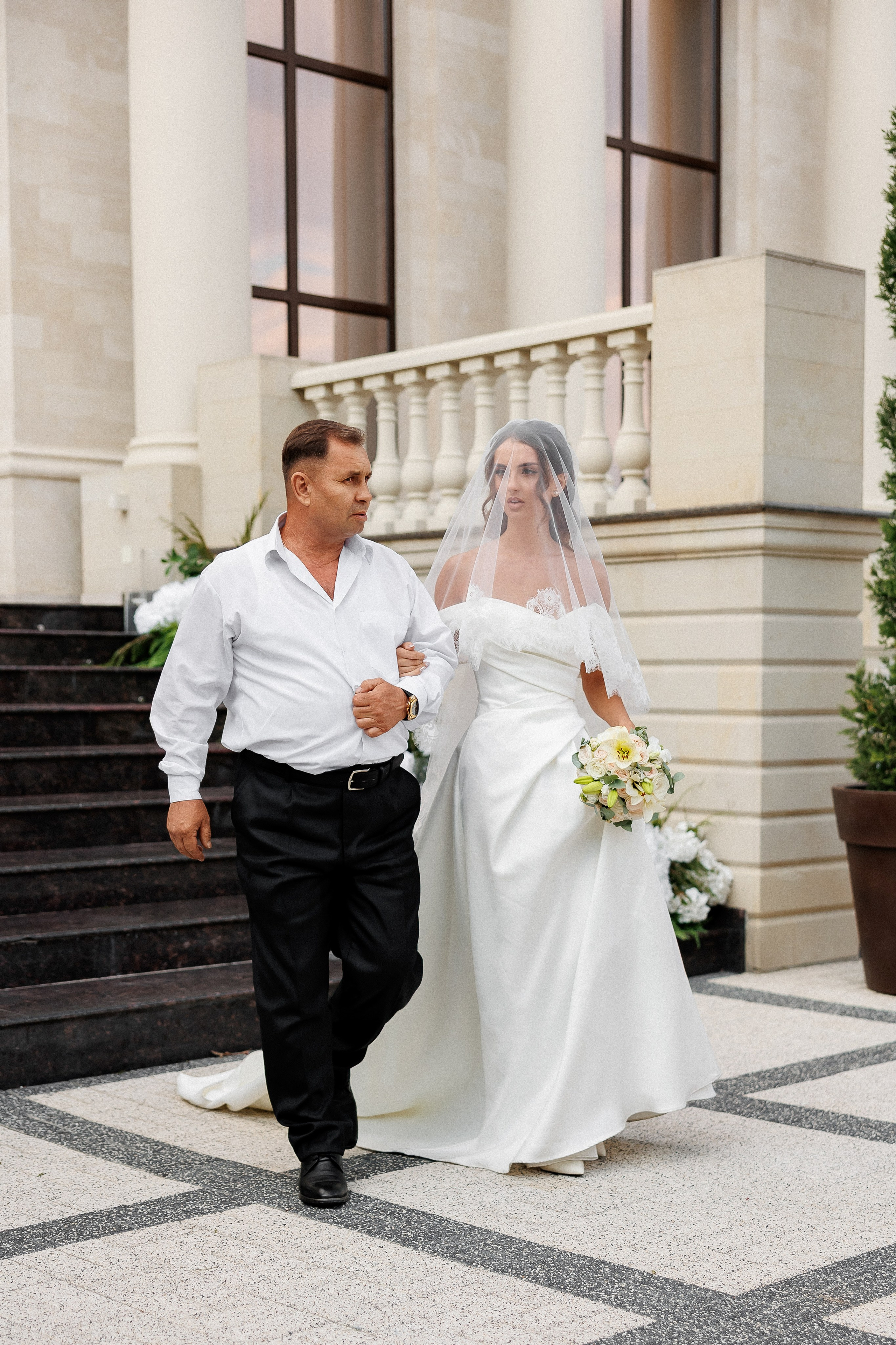 Eugen & Livia — Grand Elysee — Wedding Day. Servicii Foto și Video 067188353