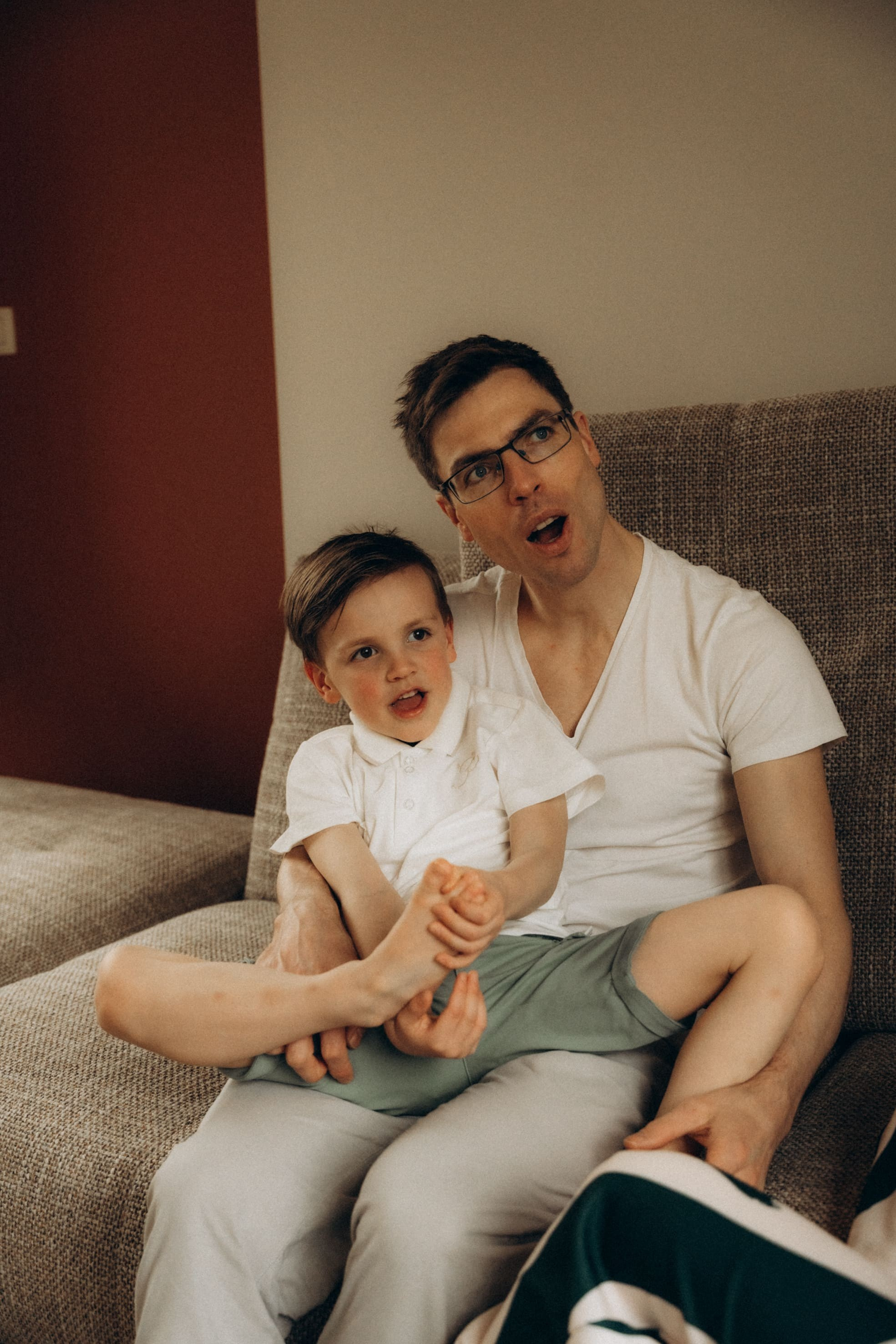 Warme familie fotoshoot. Little Birdie – Jouw familie- en huwelijksfotograaf in België en daarbuiten