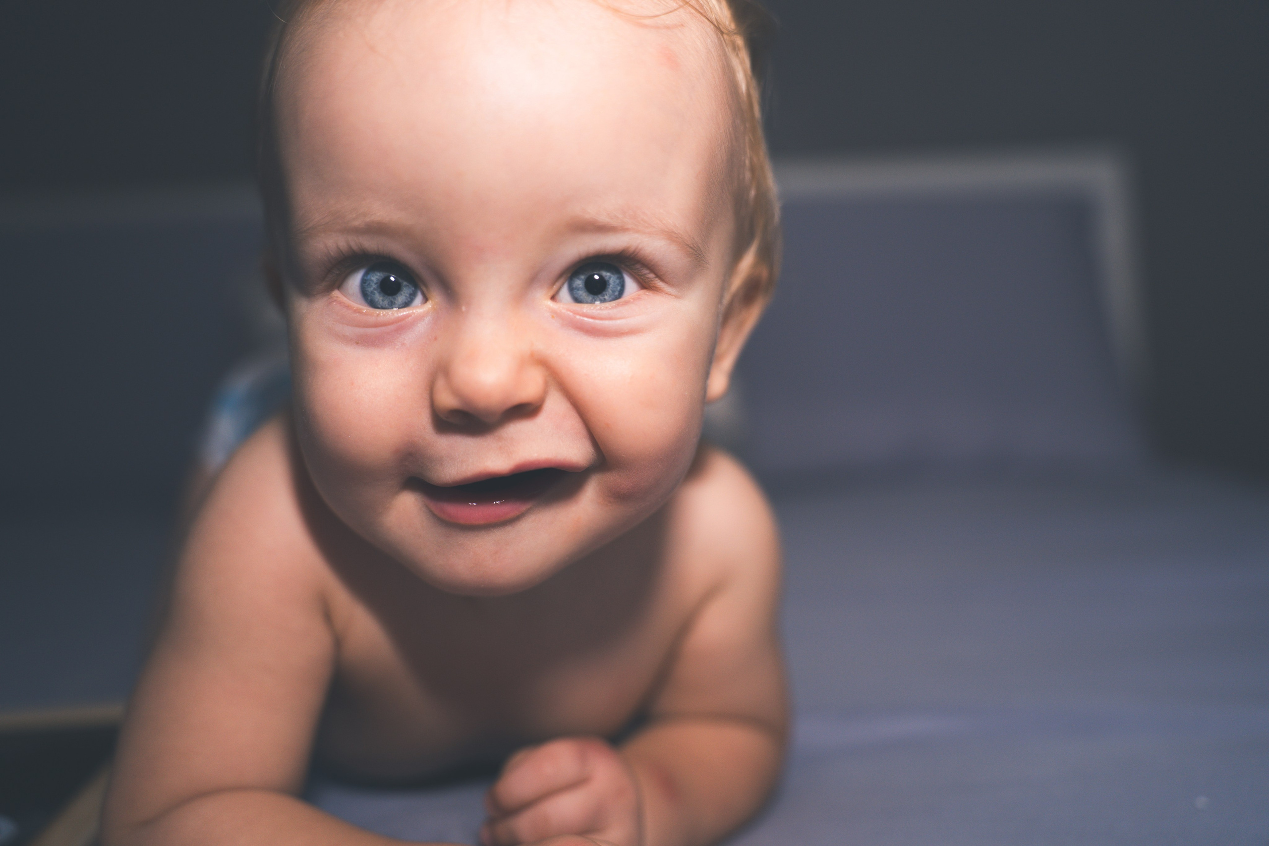 Ritratti di Bambini | Emozioni e Innocenza in Fotografia. Fotografa maternity, family e business a Pomezia e Roma – Simona Henkel