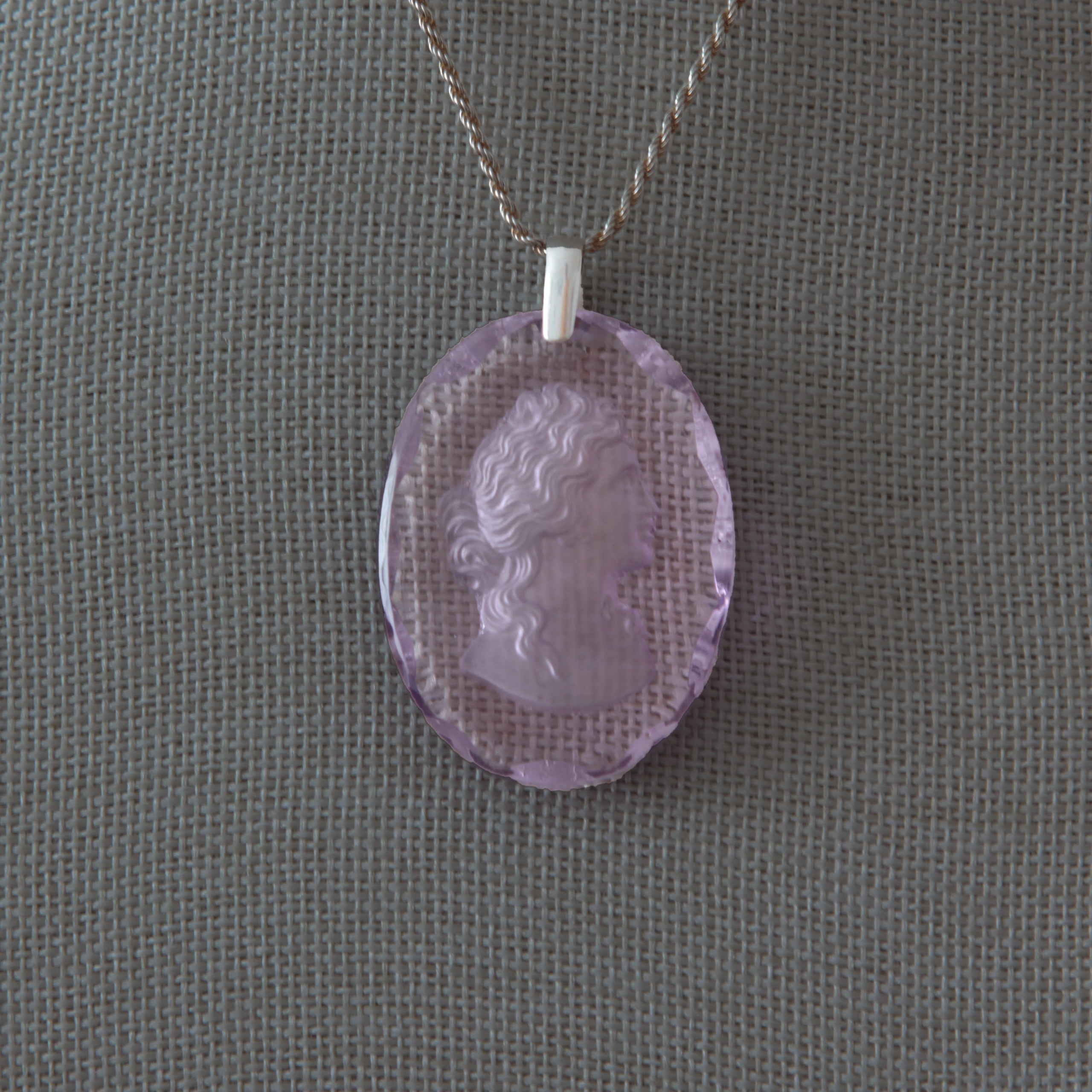 Mademoiselle. Современнные и актикварные украшения в Барселоне, Москве и Санкт-Петербурге