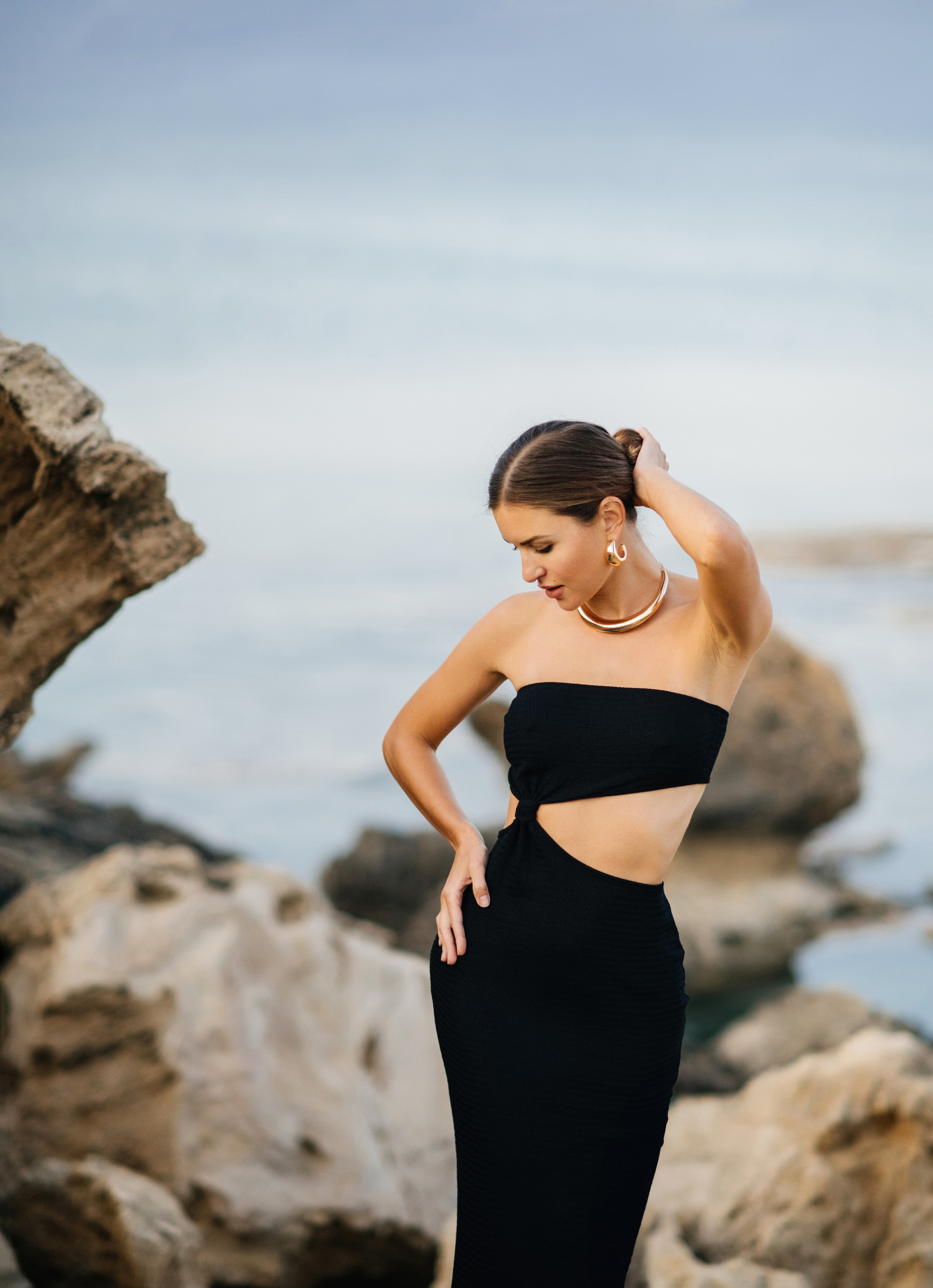 На скалах. Фотограф на Кипре