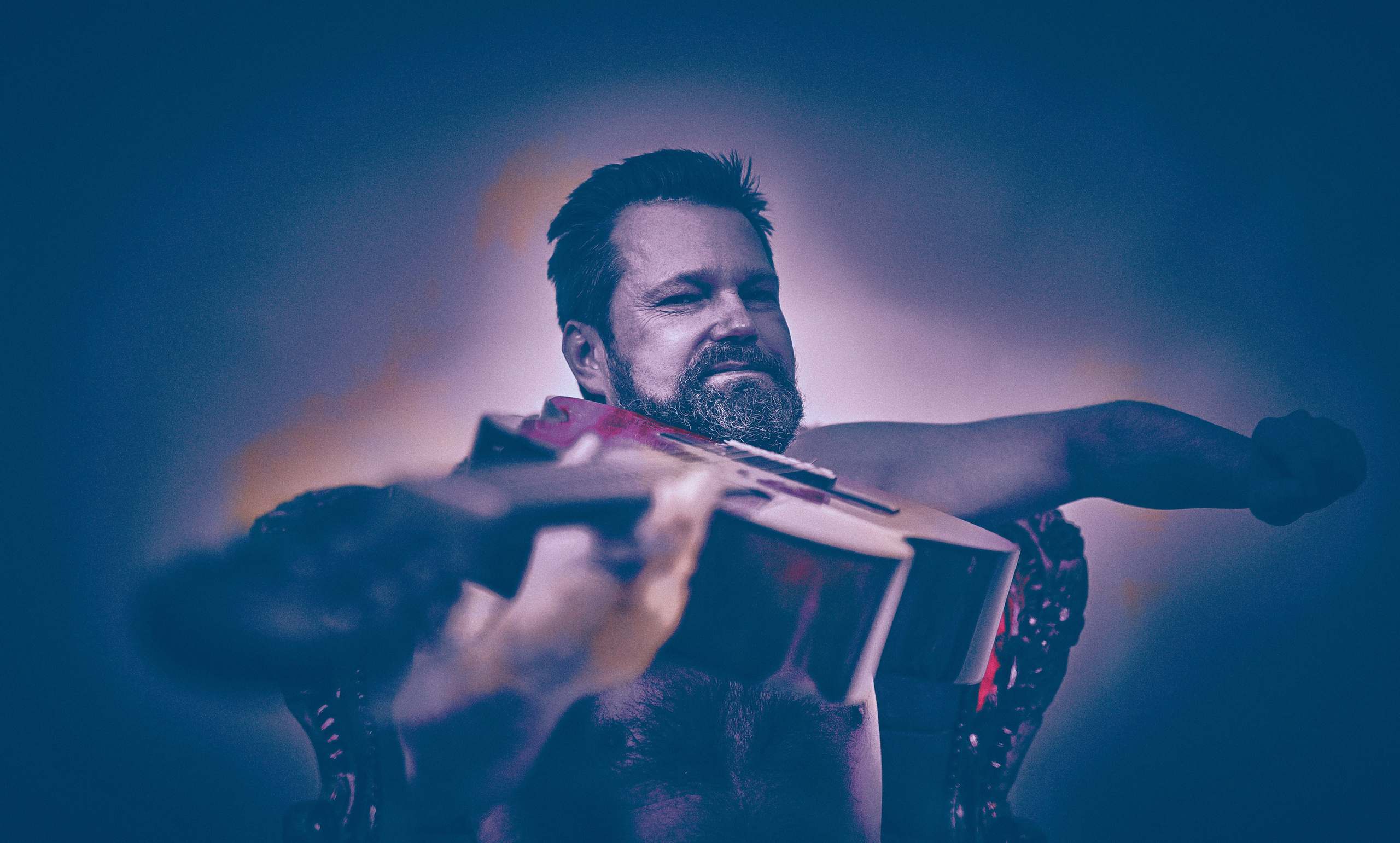 Portret męski charakterystyczny - Daniel niebieskooki smok - fotograf Andriej Szypiłow