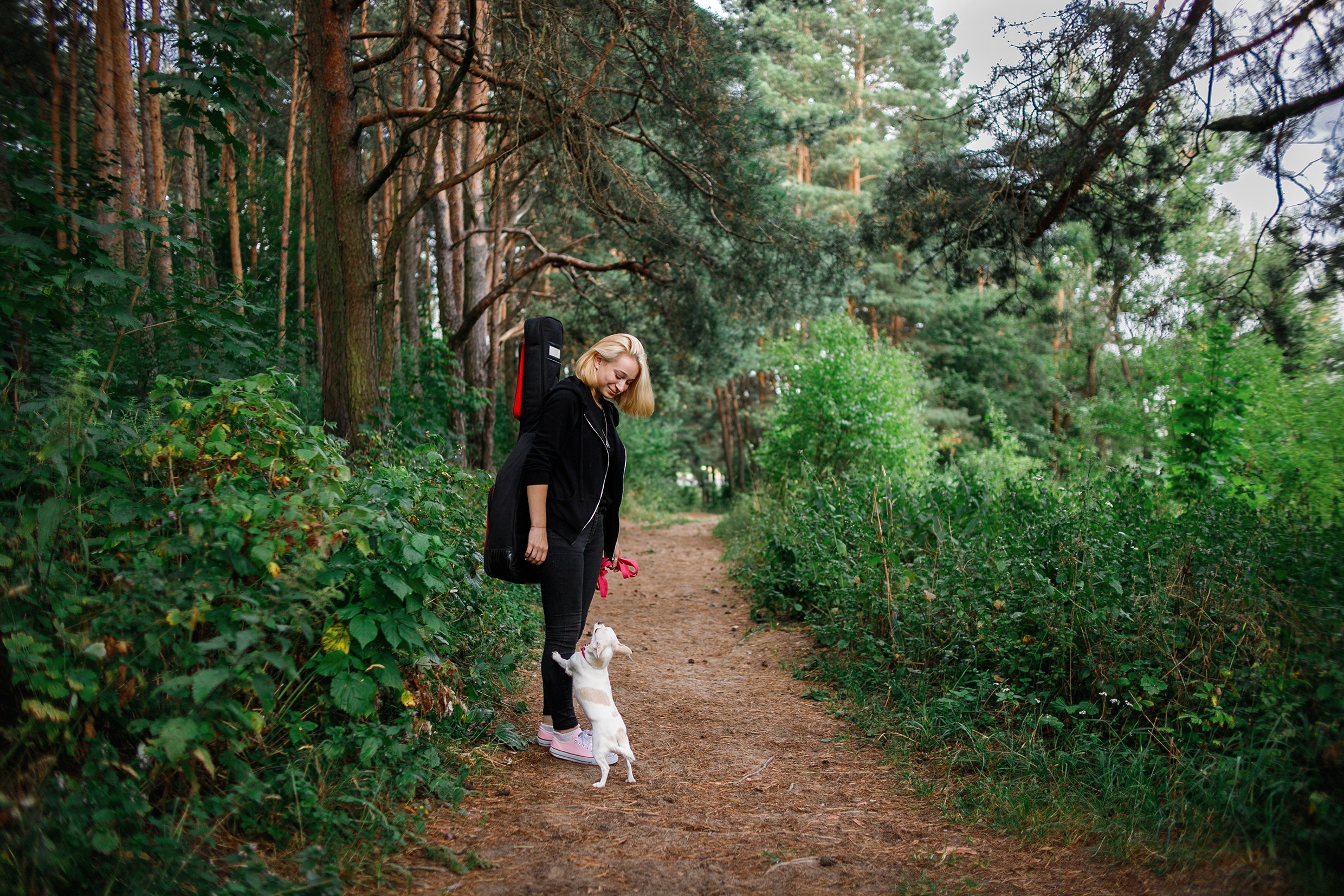 Polina & her chihuahua. Kaja | fotograf we Wrocławiu | ludzie i psy