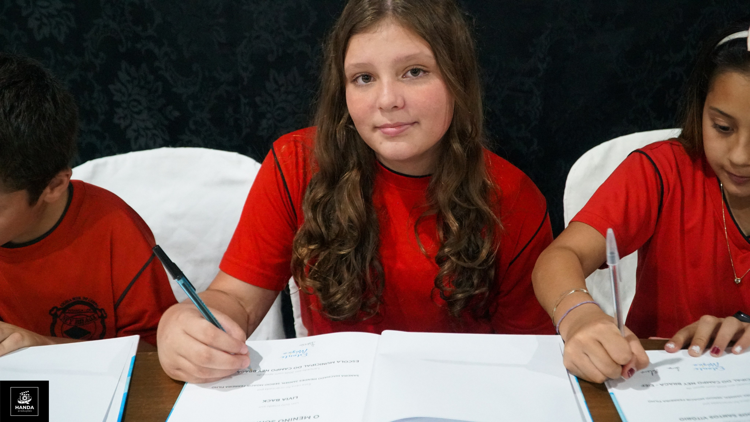 Noite autógrafos colégio Aurélio Buarque de Holanda. Handa Produções