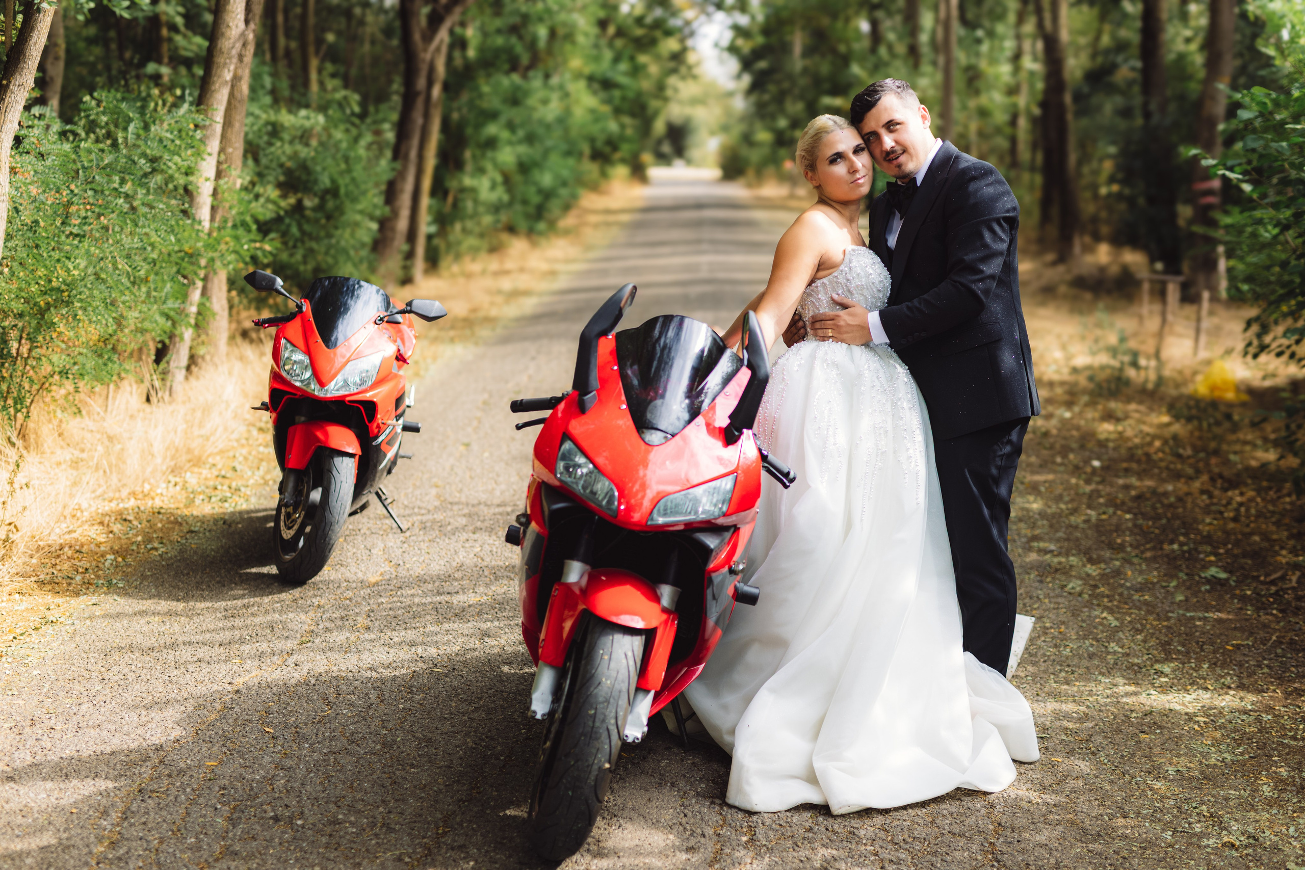 Trash the Dress cu motocicliști — ședință foto de poveste. Lucian Dedeu — Fotograf de nuntă și eveniment