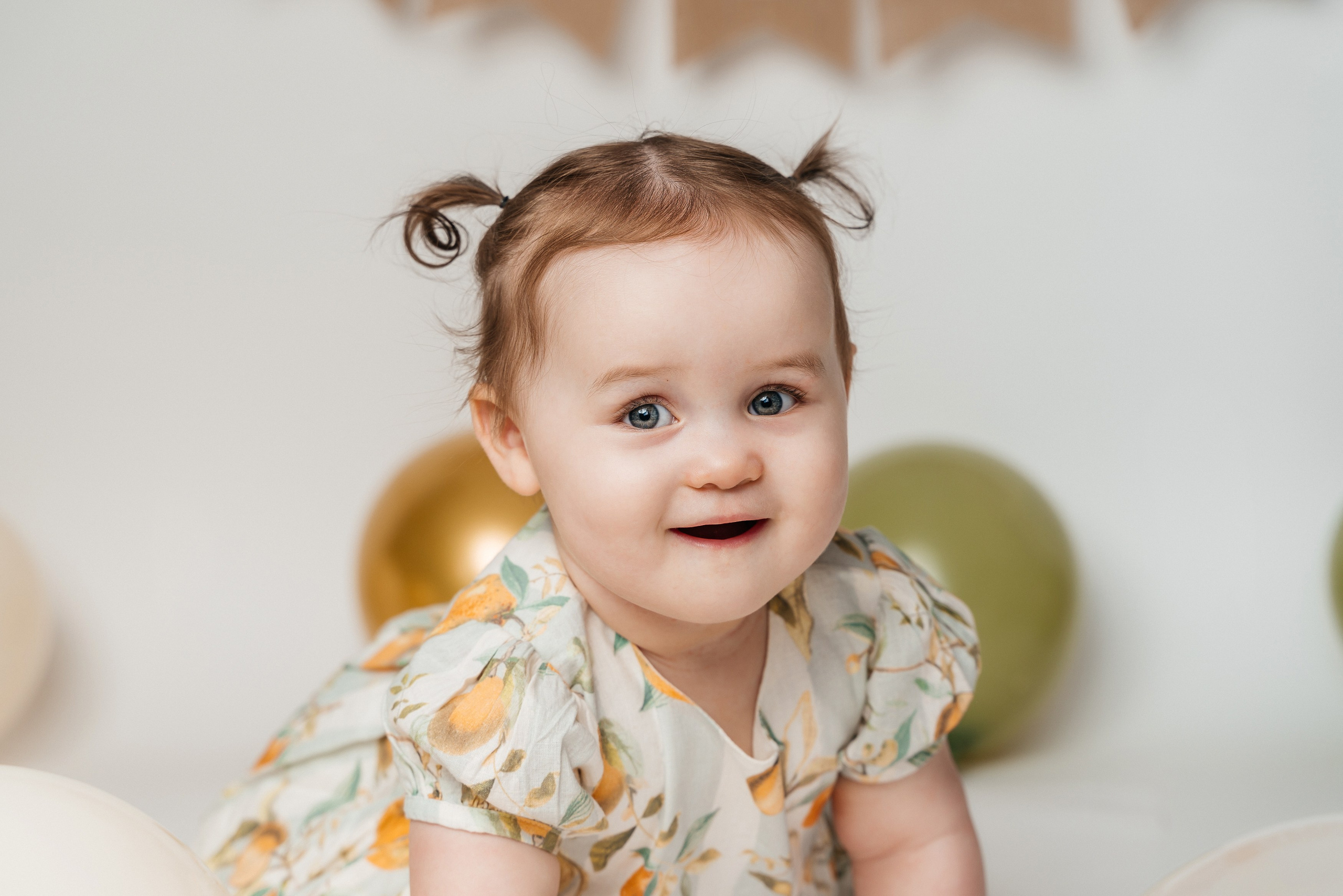 Studio photoshoot for Valentina 1 year old girl. Photographer in England Ekaterina Romanova