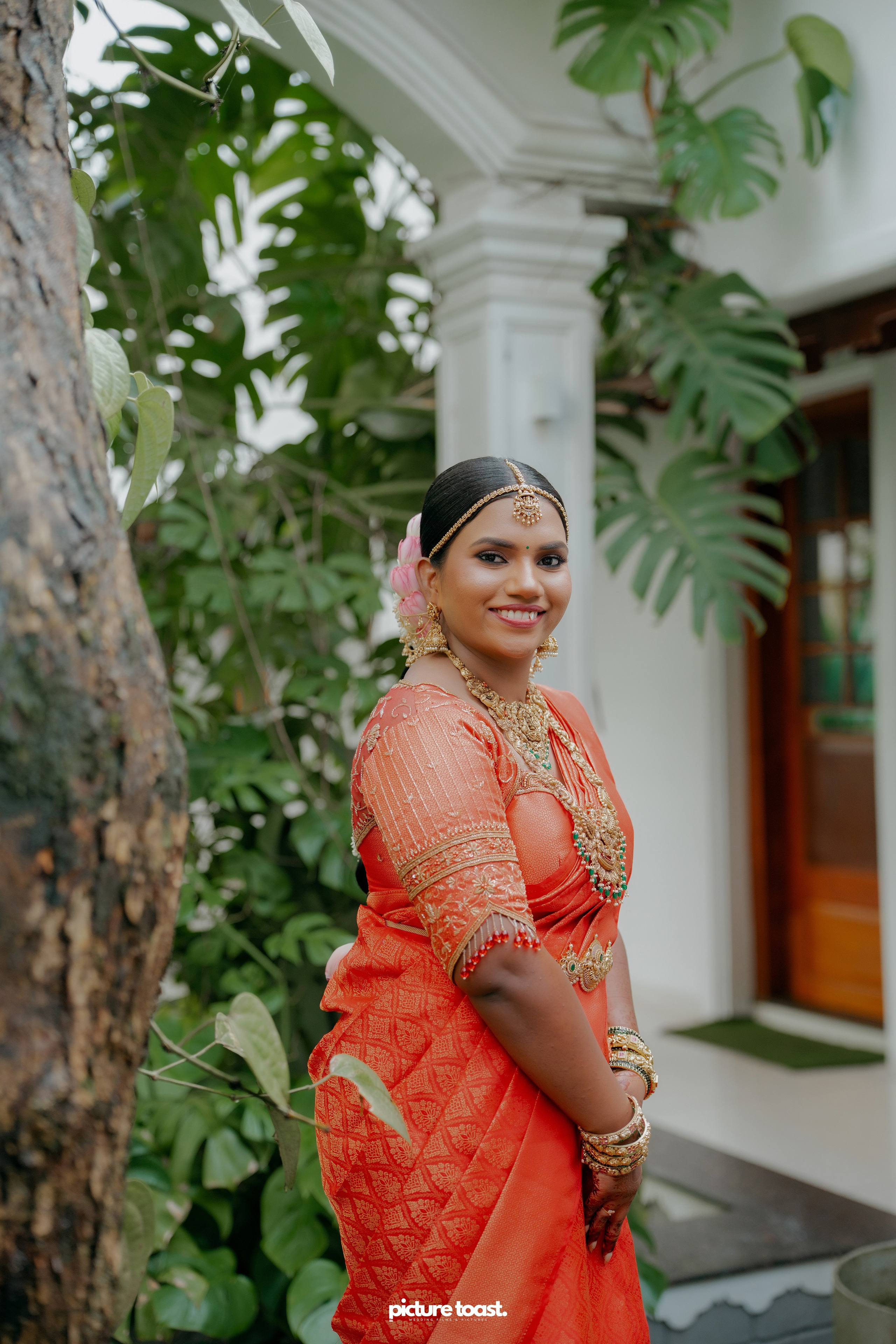 Traditional Kerala Hindu Wedding Ft. Anusree & Vishnu. Fine art Wedding Photographers in India & Canada