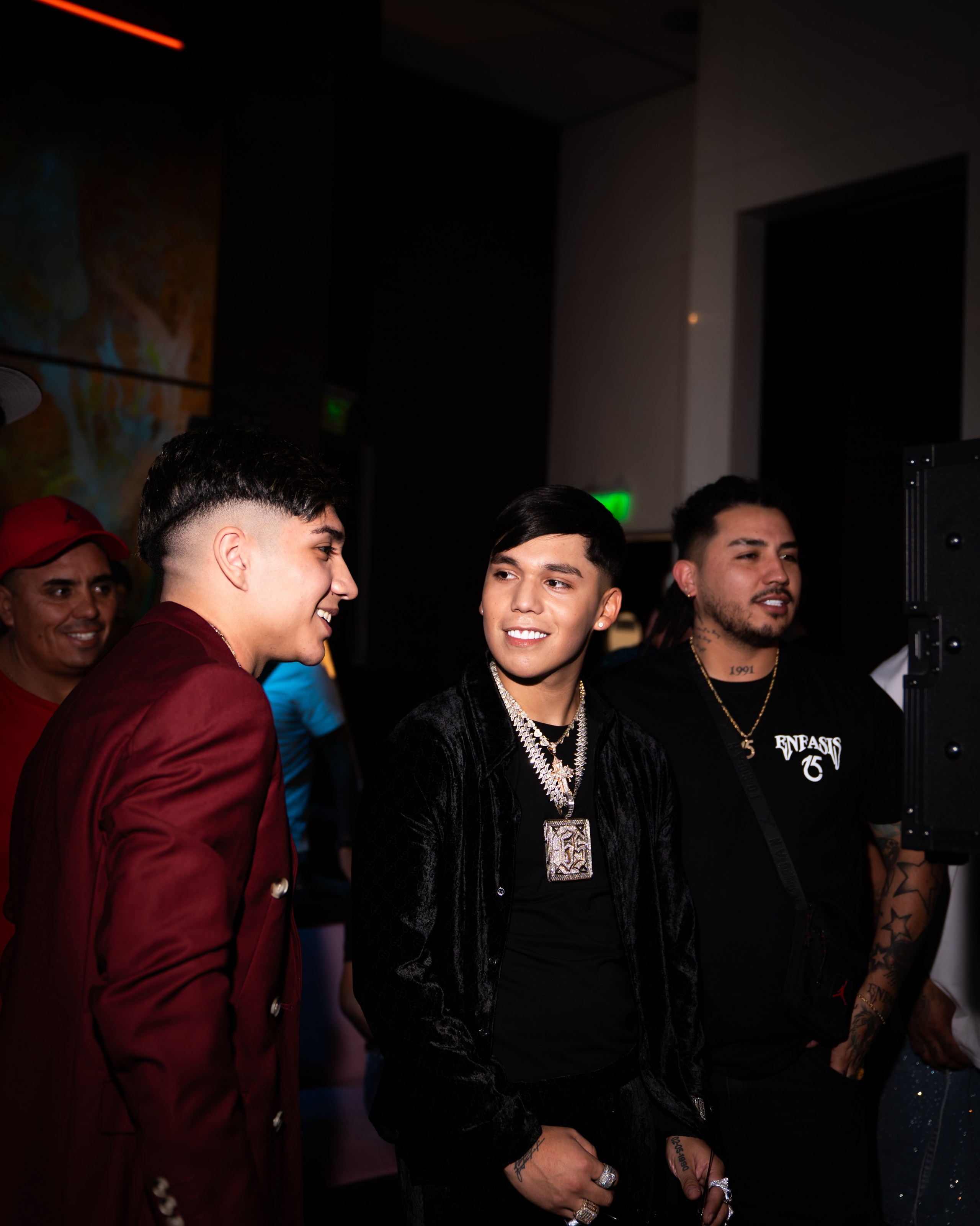 DUBAI JERE KLEIN & JAIRO VERA. DEYA BELTRAN Maquilladora, fotógrafa y vídeos