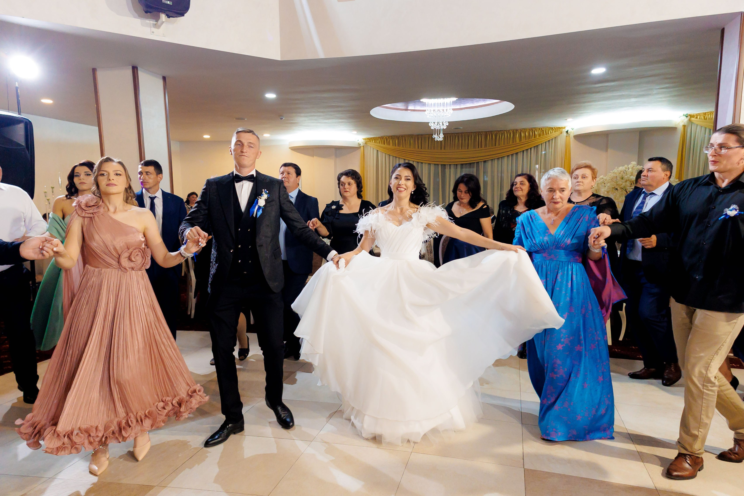 Loredana & Emilian – Ziua Nunții | Videografie - fotografie Botez Suceava, Iași, Botoșani. Servicii foto-video profesionale, pentru momente de neuitat