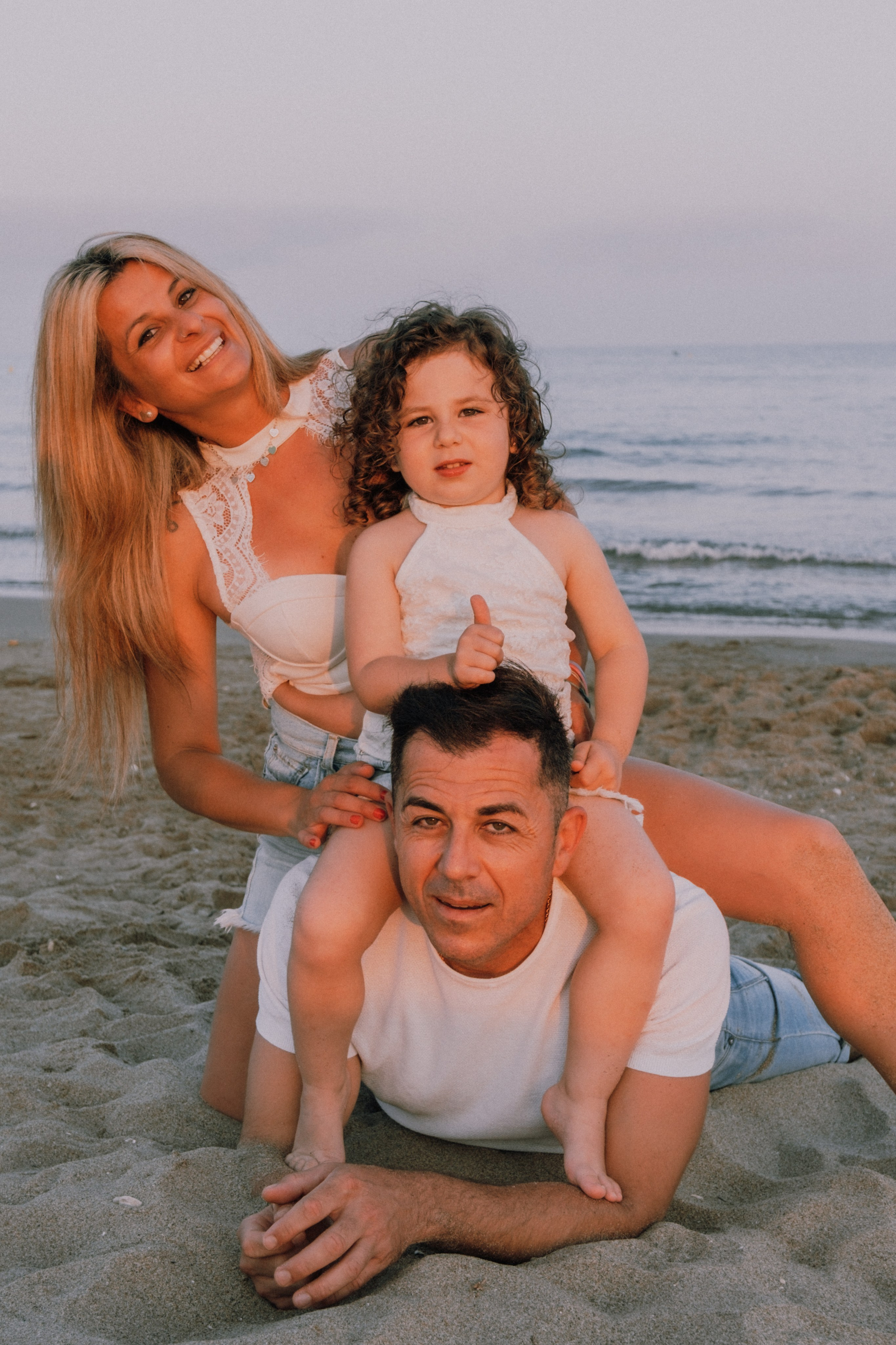 Sesión familiar en la playa. Fotografía profesional en Calafell - Elena Medvedeva