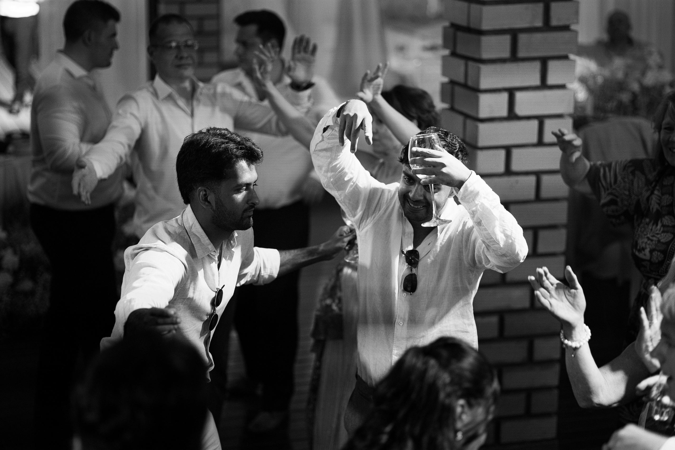 Thomas & Suyumbika. Главная