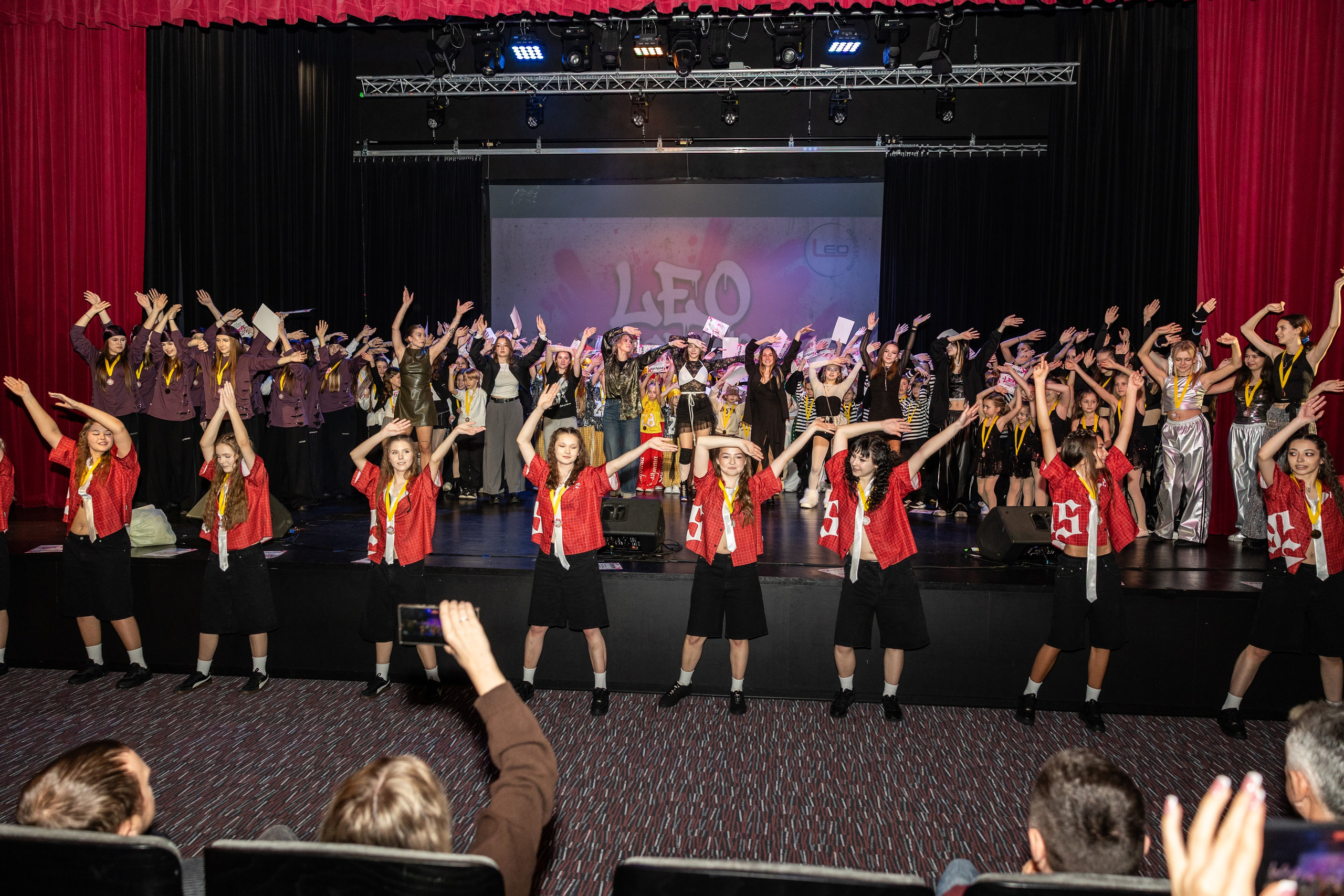 LEO DANCE SHOW WINTER 2025. Семейный и детский фотограф в Варшаве Мила Бобровская