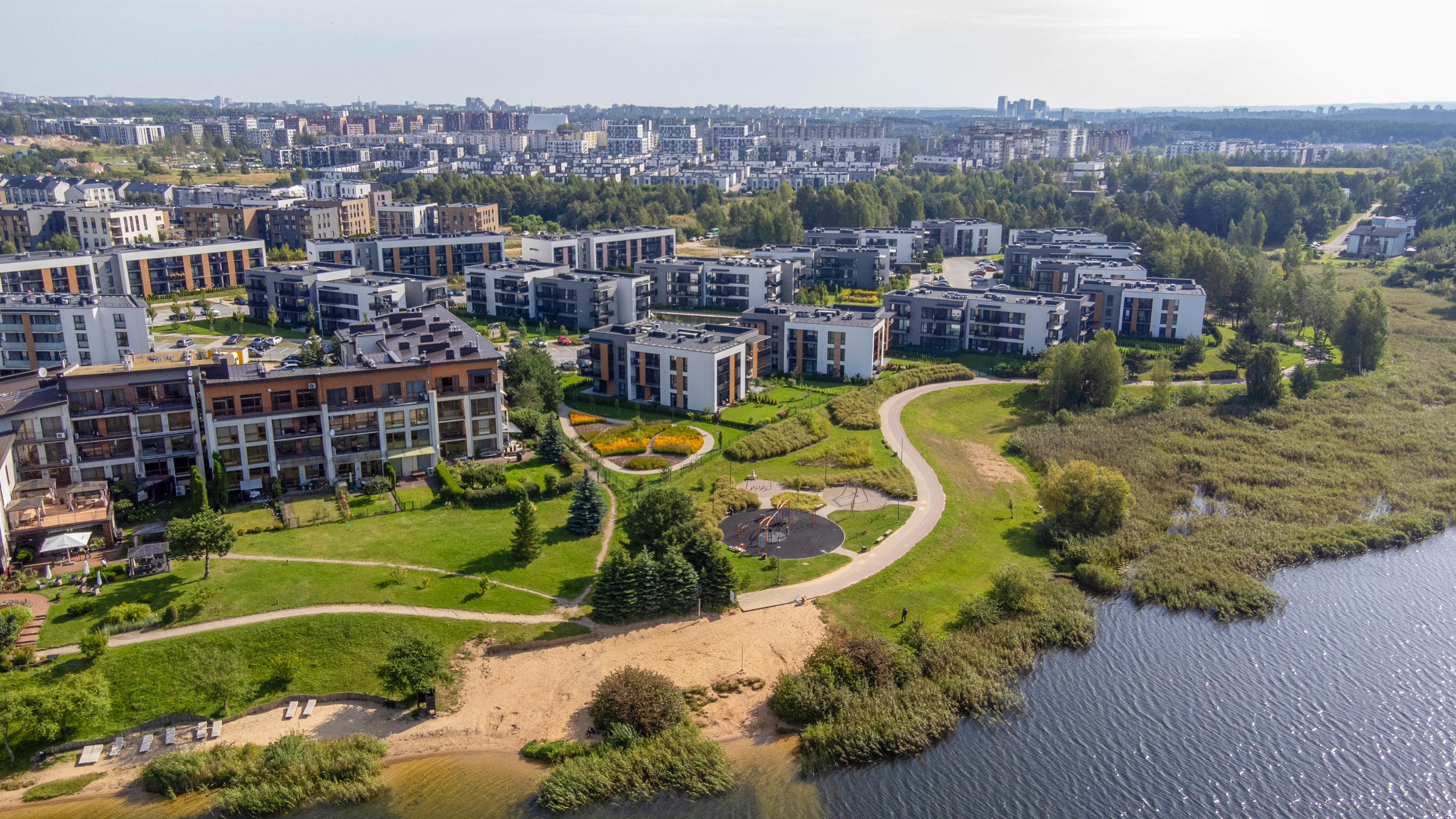 Gilužio g. 49, 2k. butas prie ežero. Elina Sapiega fotografė Vilniuje