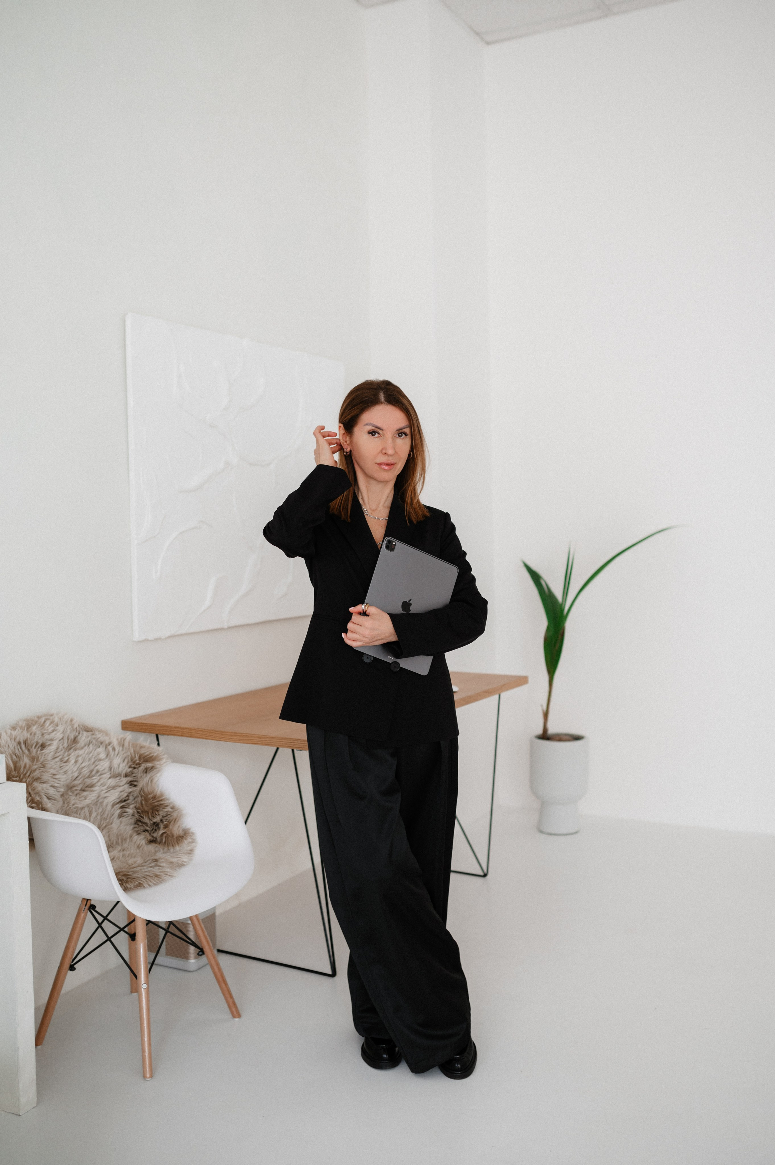 Beauty by Vovk cosmetologist in Prague. ANNA-MARIA PHOTO CONTENT CREATOR — фотограф, естет, художник і візуальний експерт Instagram у Празі