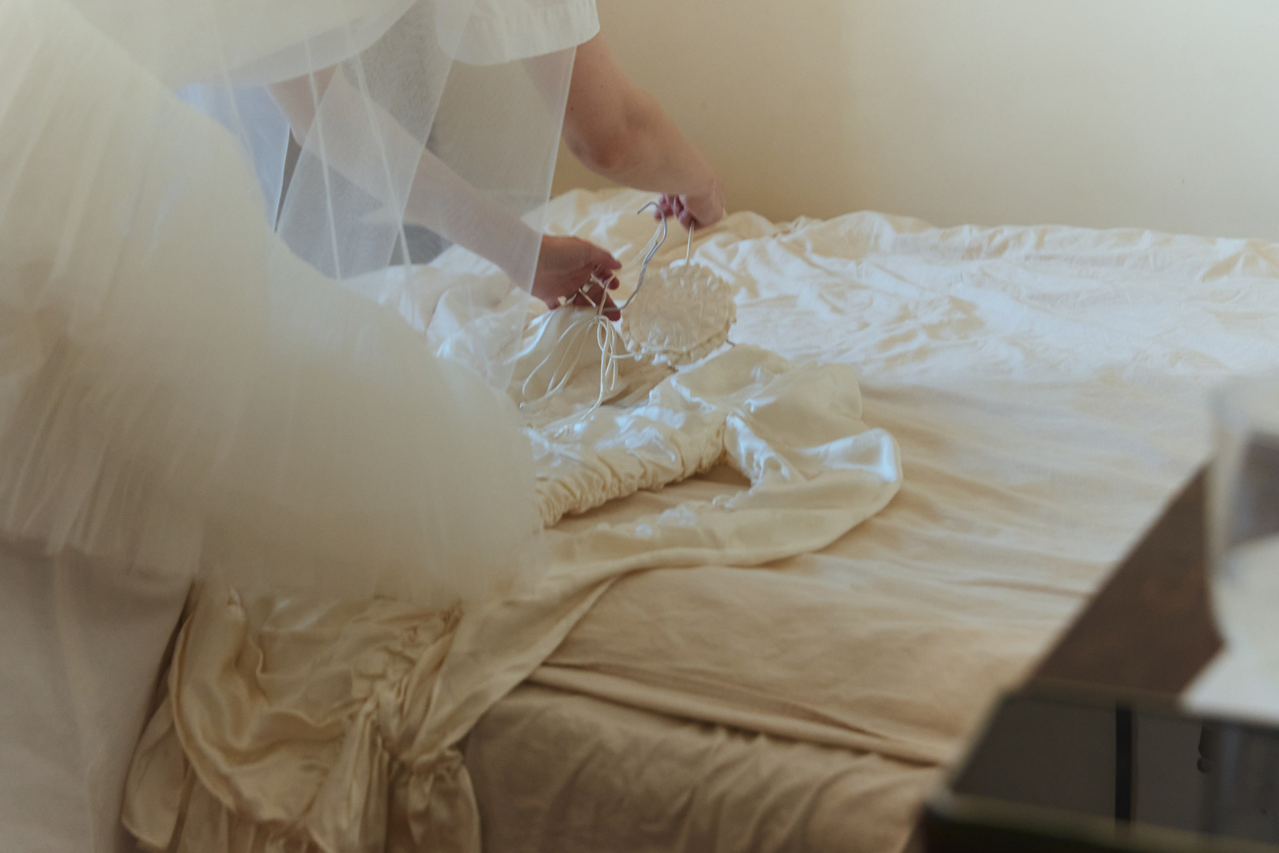 wedding morning, the bride's dress