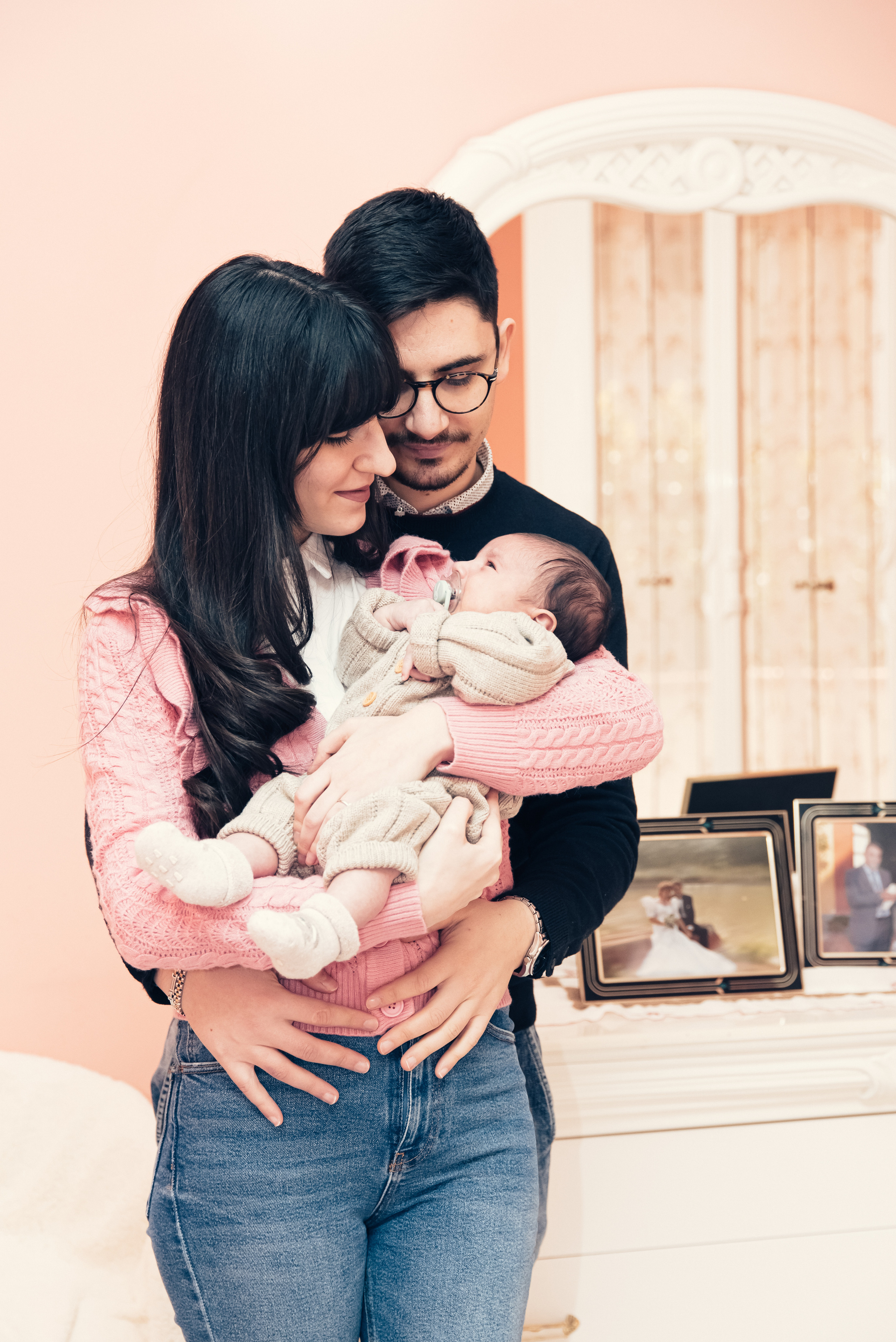 Sessione fotografica di famiglia a casa. Fotografo di famiglia