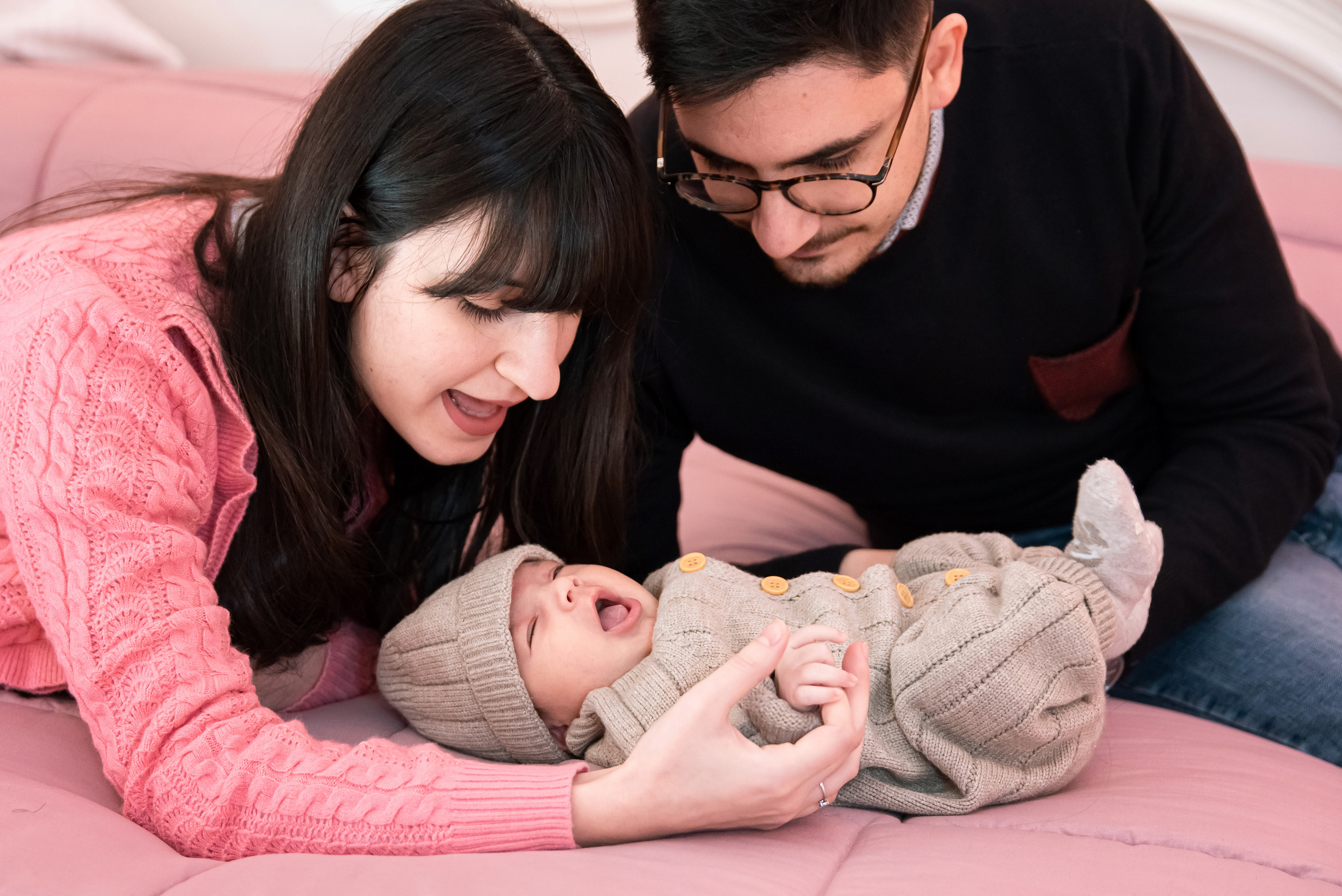 Sessione fotografica di famiglia a casa. Fotografo di famiglia