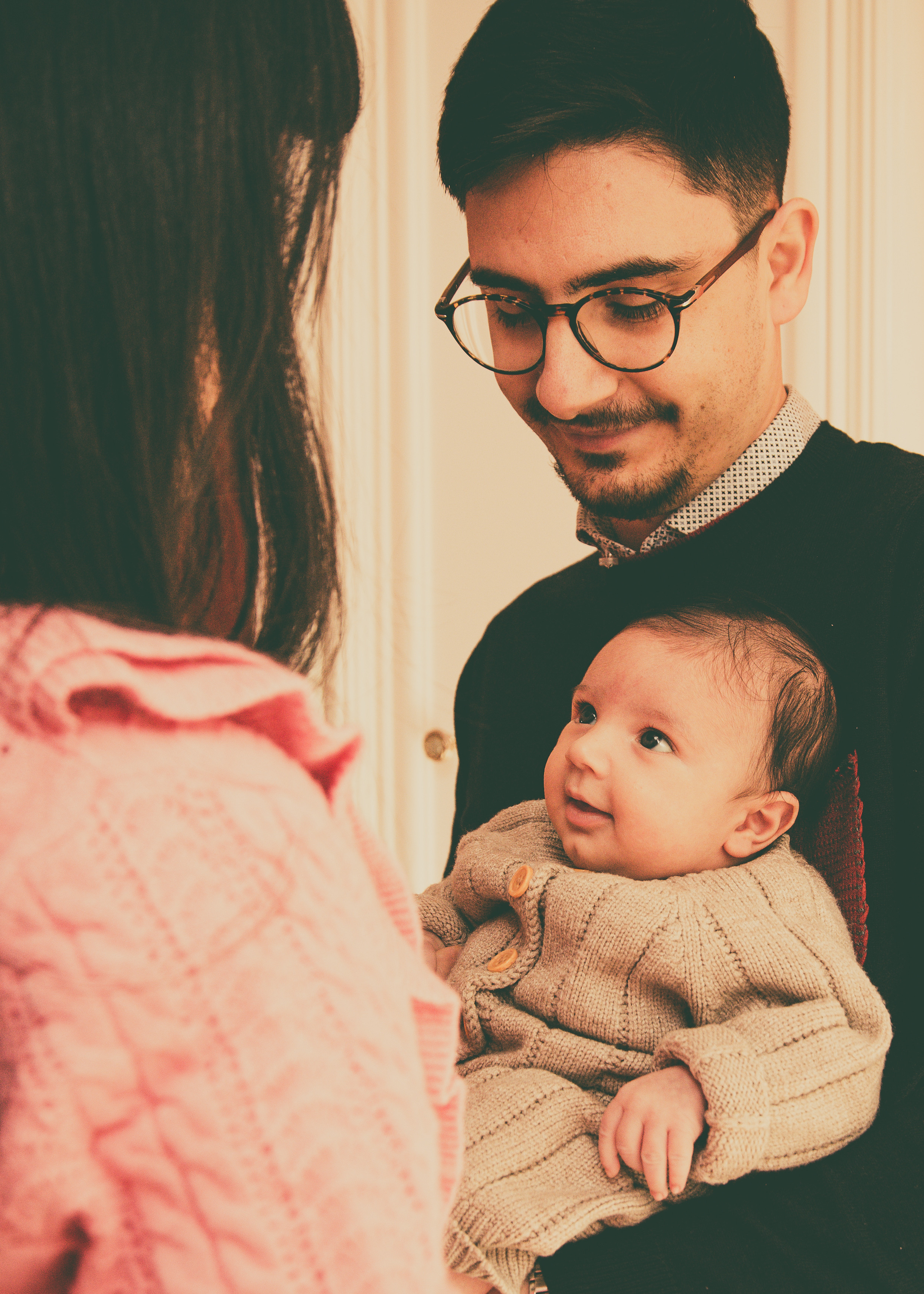 Sessione fotografica di famiglia a casa. Fotografo di famiglia