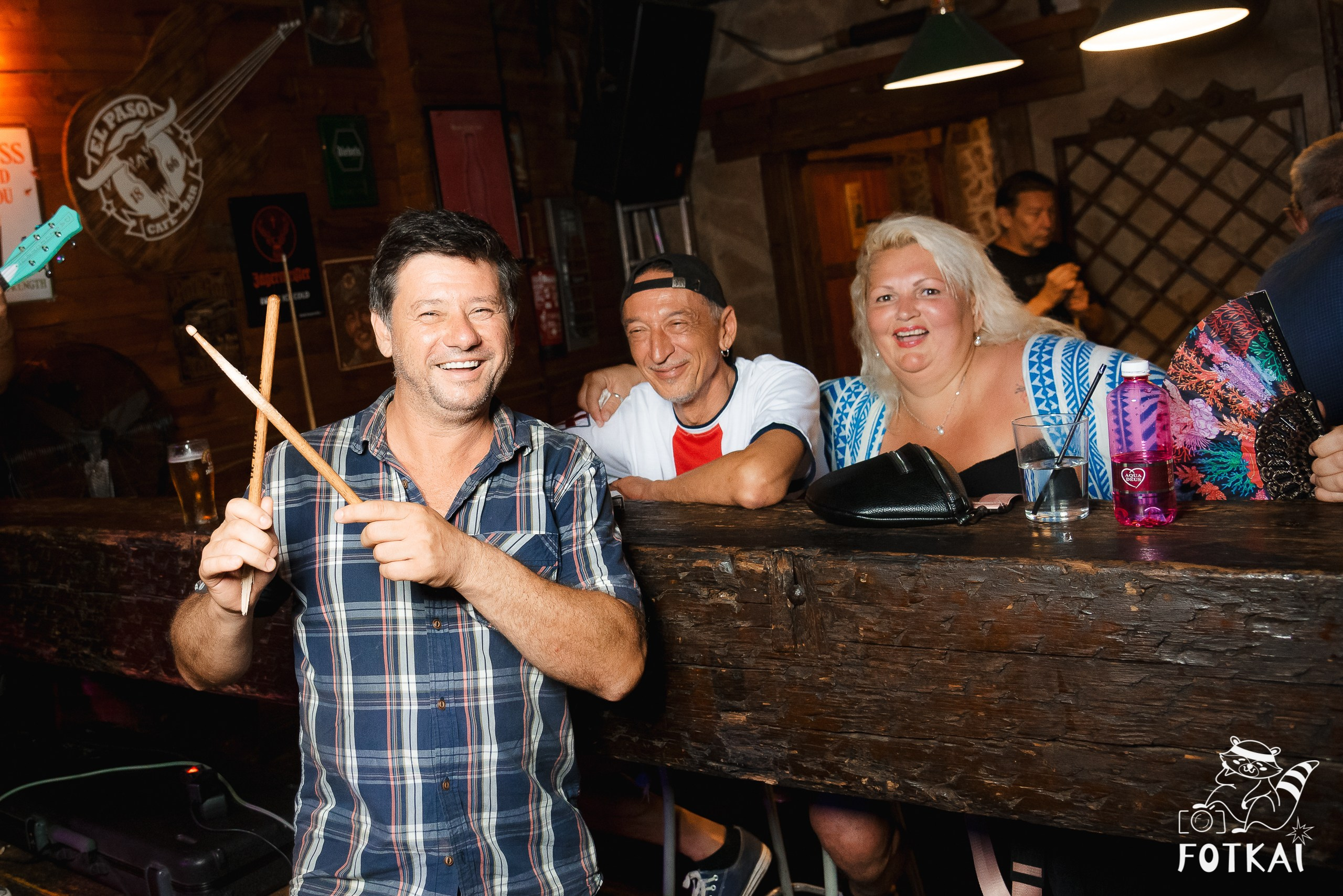 Reportaje fotográfico de FOTKAI | Get Back en El Paso Bar | Torrevieja, España, 12 de julio de 2025