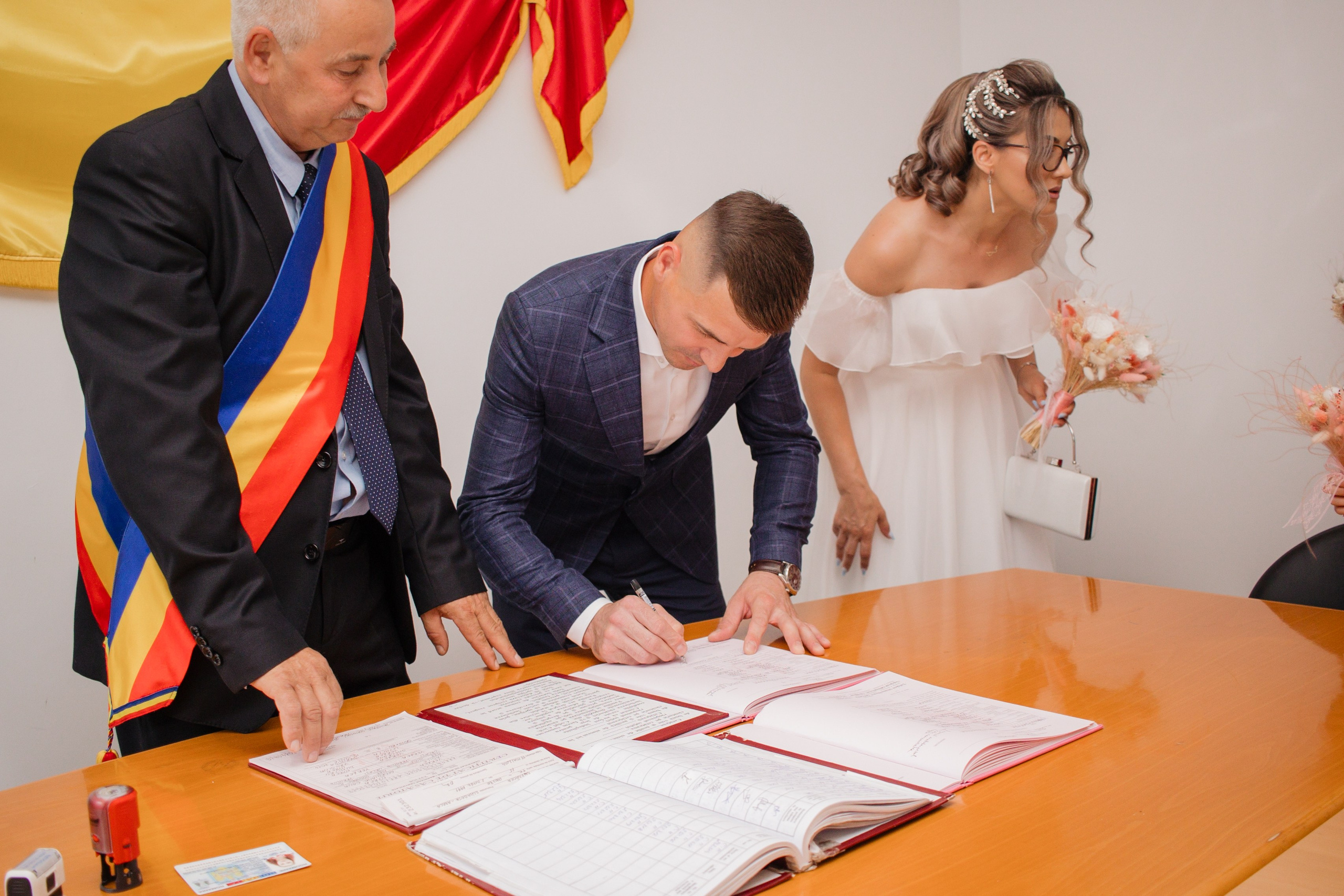 Oana & Vasile. Fotograf si videograf — evenimente si studio