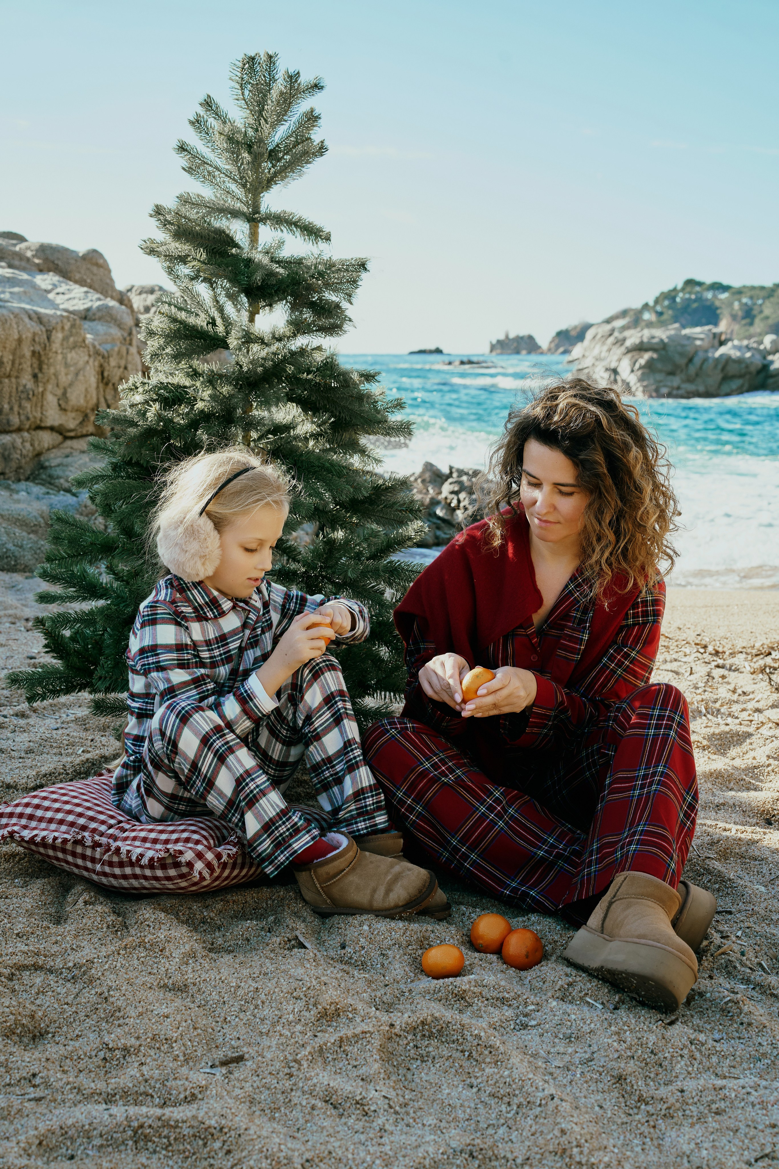 Пляж. Мама и дочь. Фотограф в Барселоне Жанна Захарченко