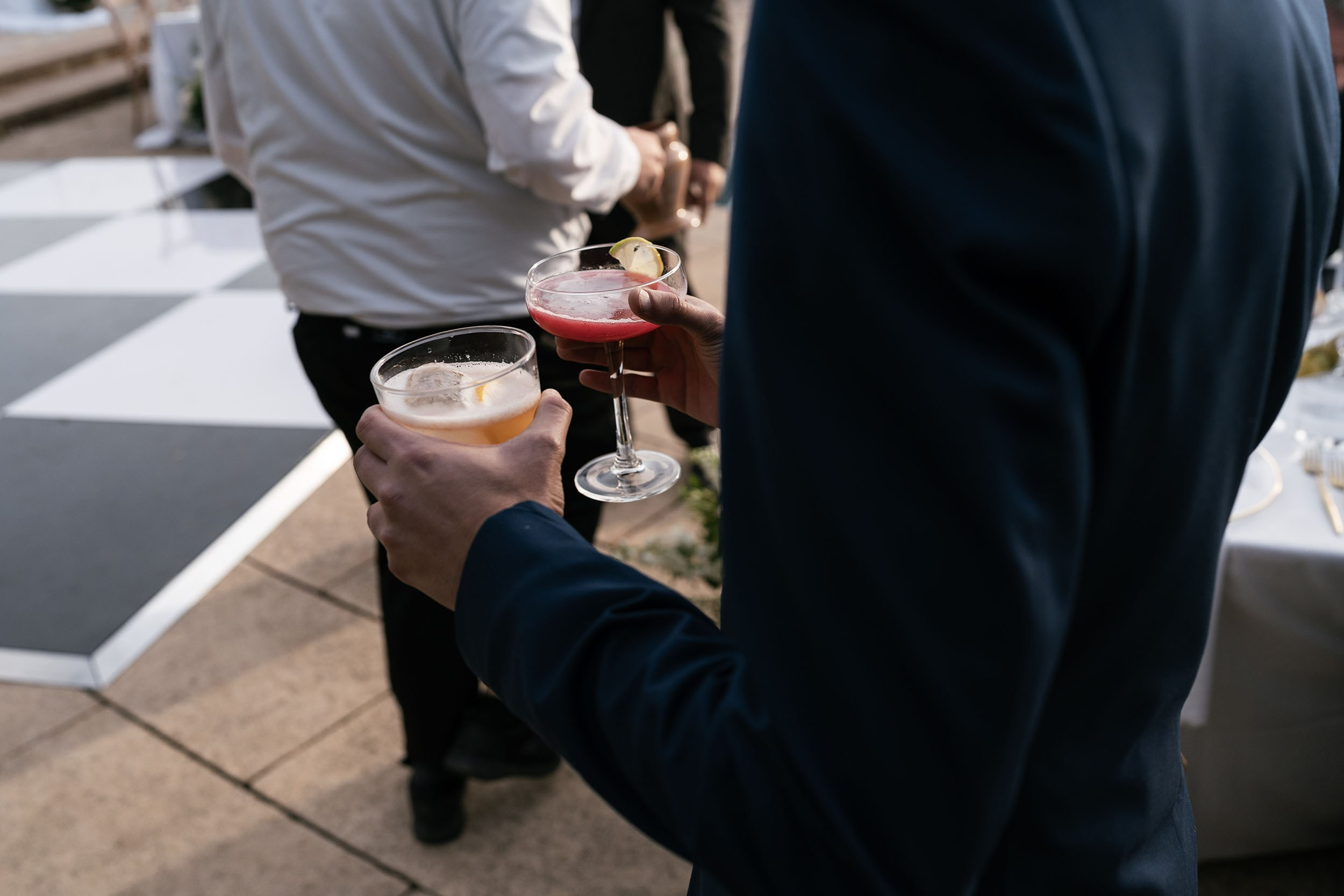 Donielle and Edwin. Fotógrafos de bodas de destino y creadores de contenido con base en España