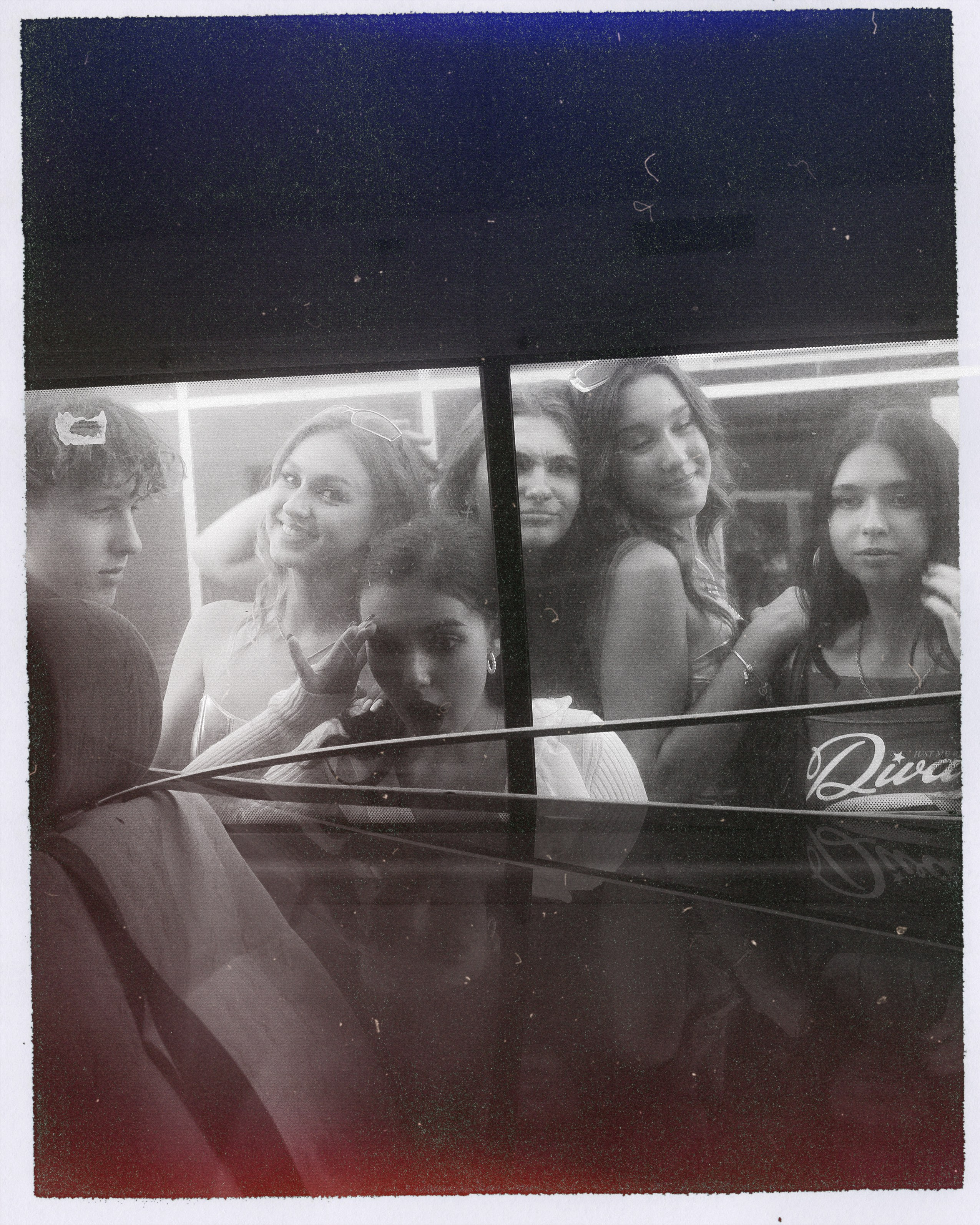 Фотограф в Гуардамаре: Стритстайл фотосессия подростков в стиле 2000-х