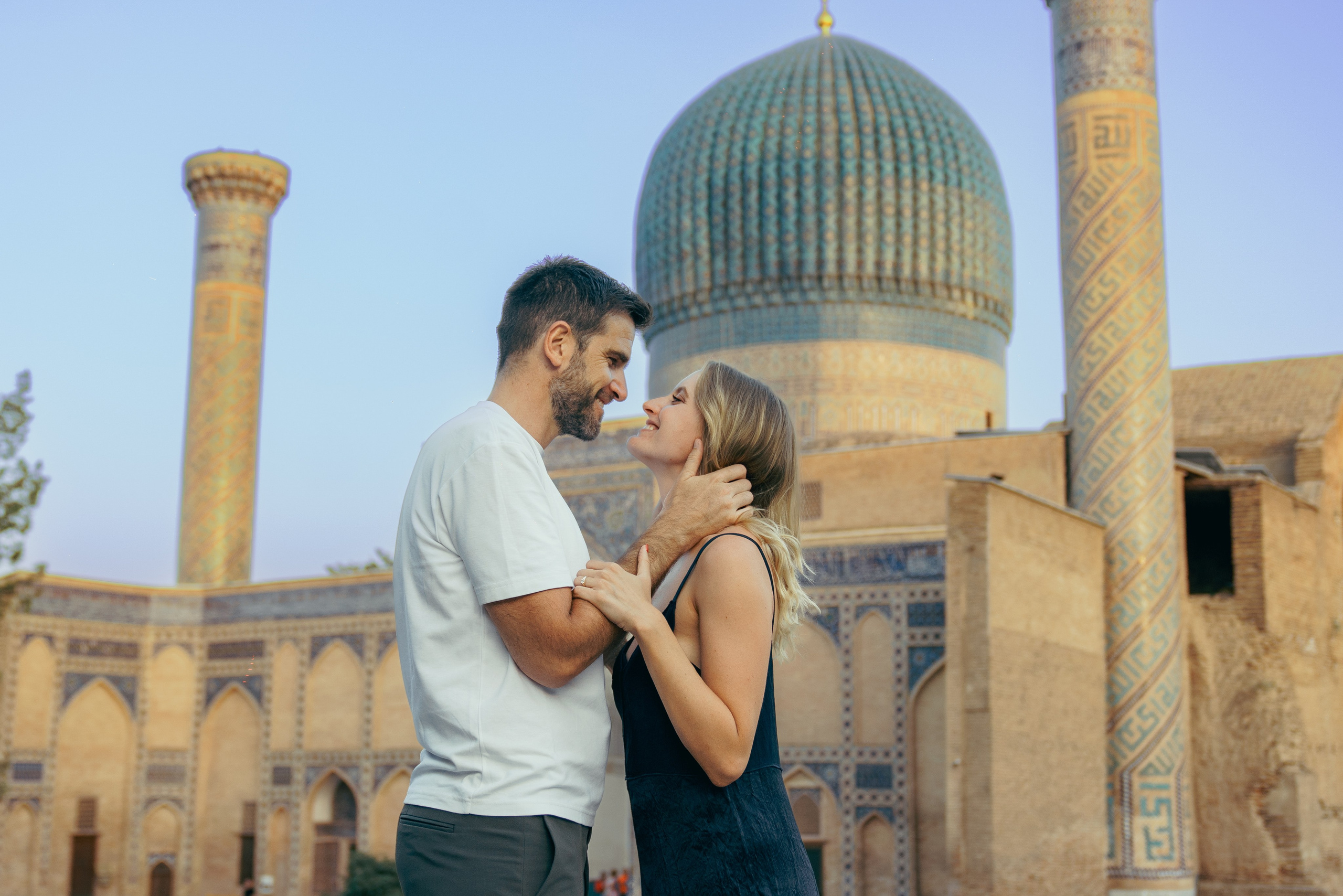 Love Story photoshoot in Samarkand with the backdrop of Gur-Emir. Photographer in Uzbekistan and Samarkand Djasur Marupov