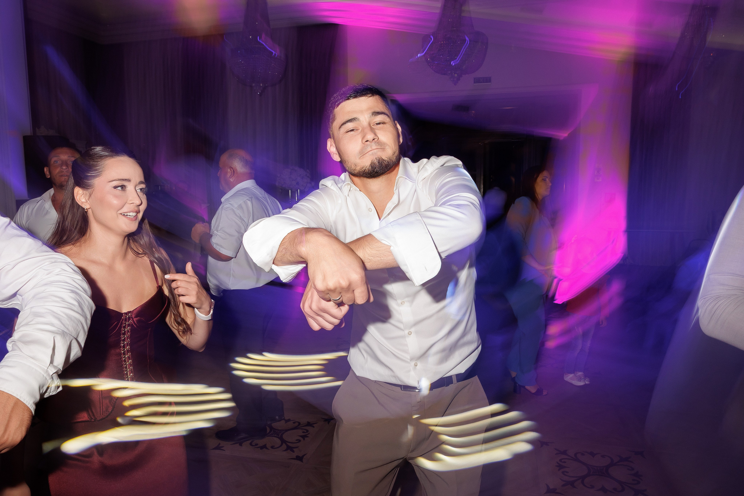 Eugen & Livia — Grand Elysee — Wedding Day. Servicii Foto și Video 067188353