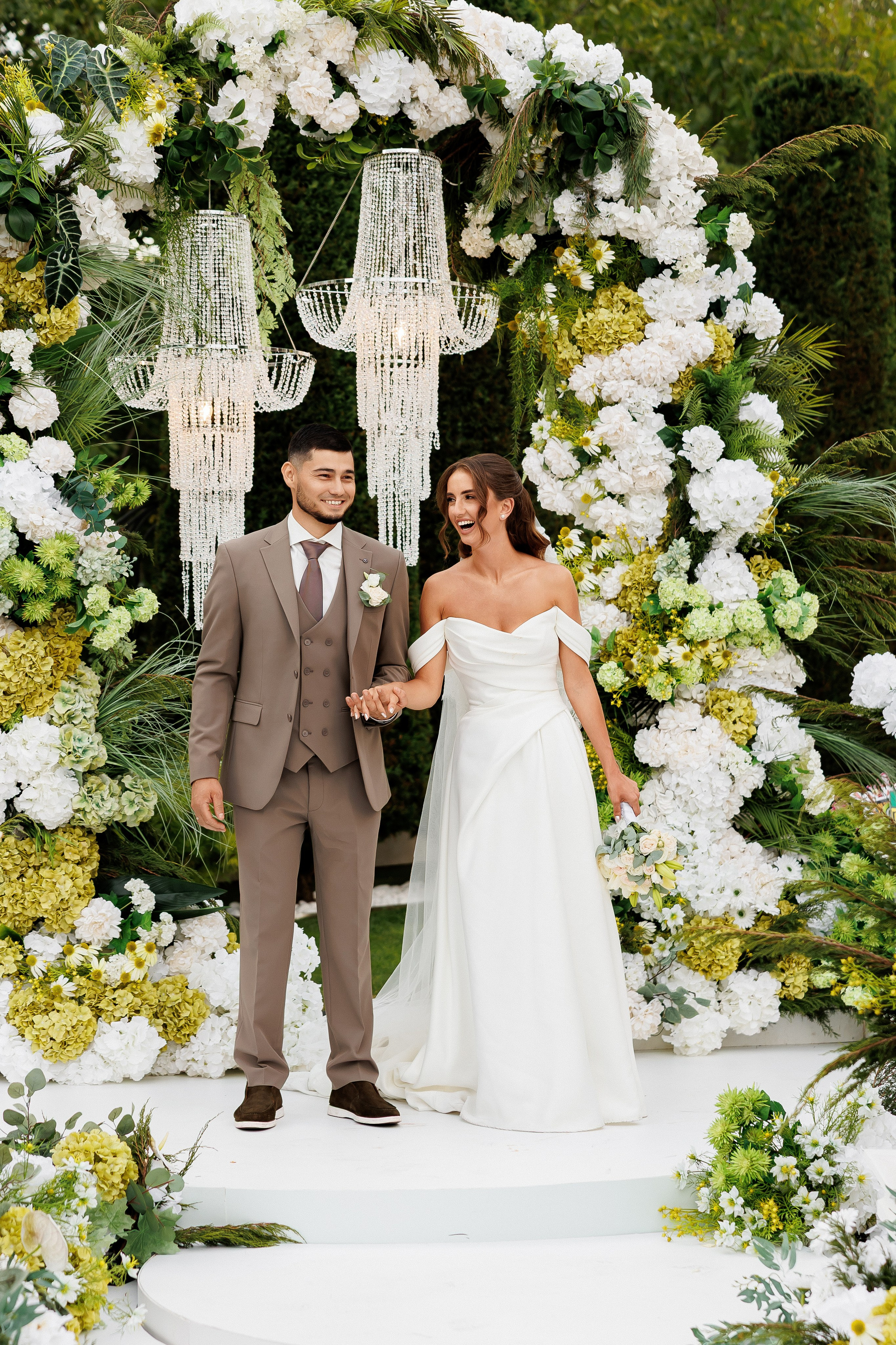 Eugen & Livia — Grand Elysee — Wedding Day. Servicii Foto și Video 067188353