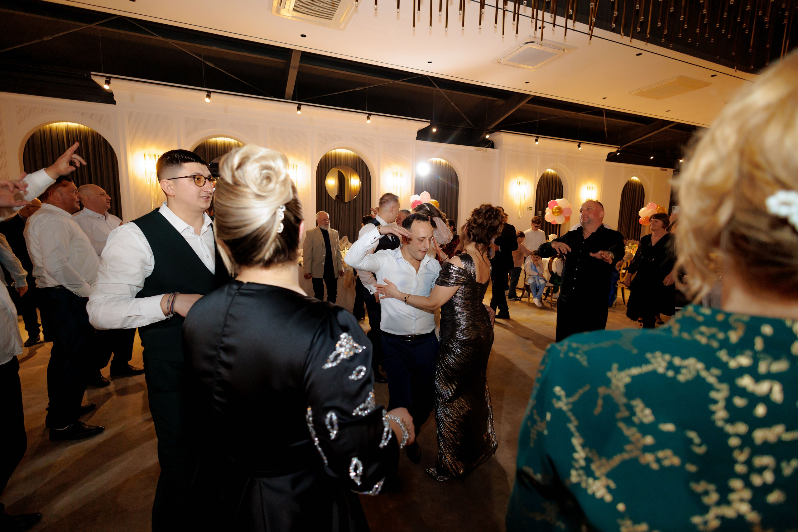 Povestea voastră, regizată de noi |Cristi Turculet Videograf Nuntă Suceava | wedding highlight. Servicii foto-video profesionale, pentru momente de neuitat