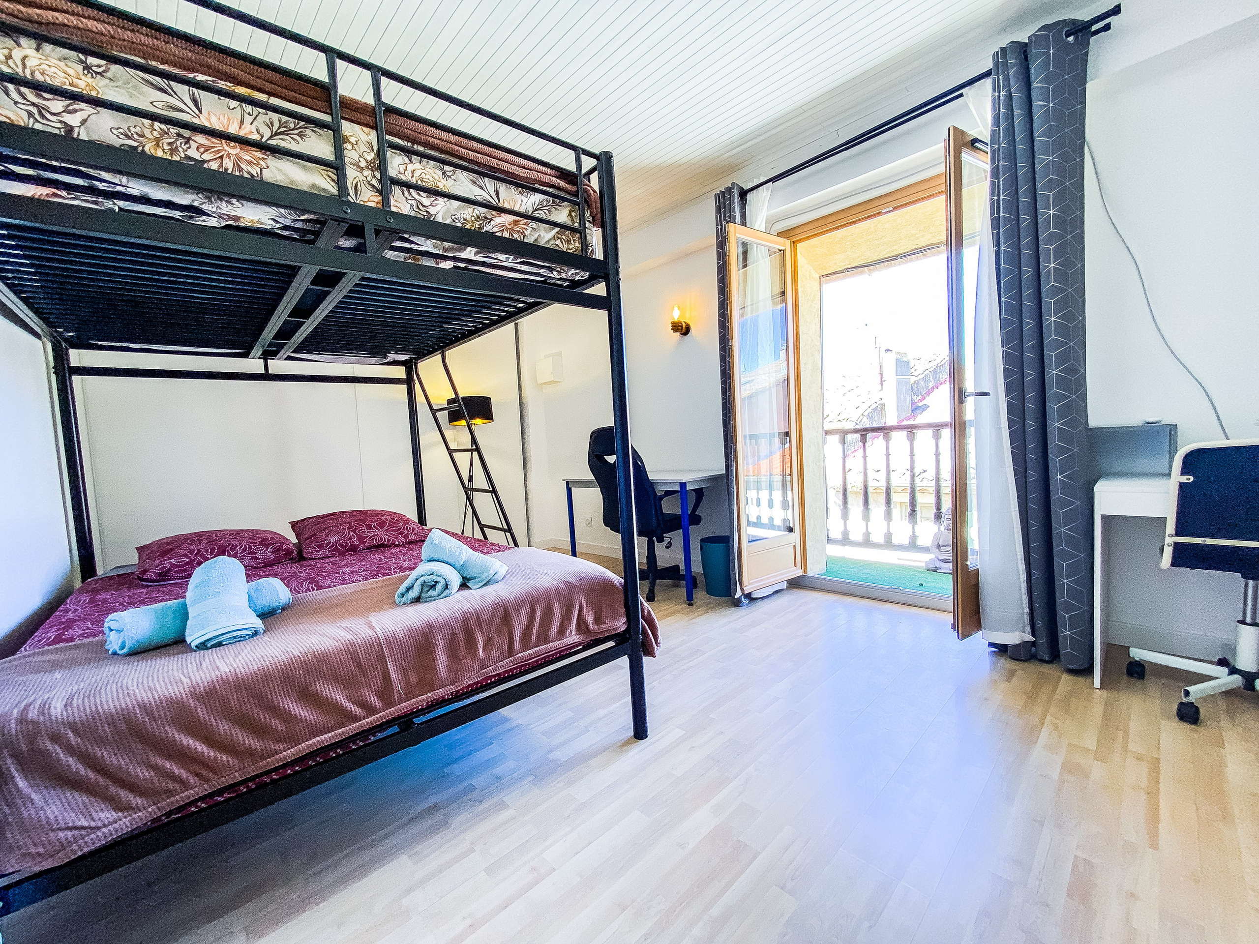 Photographie immobilière professionnelle – Location saisonnière | Happy NB – Vienne (86). Photographe professionnelle à Poitiers, Tours et Châtellerault | Studio photo entre Poitiers et Tours – portraits, familles, entreprises, ma