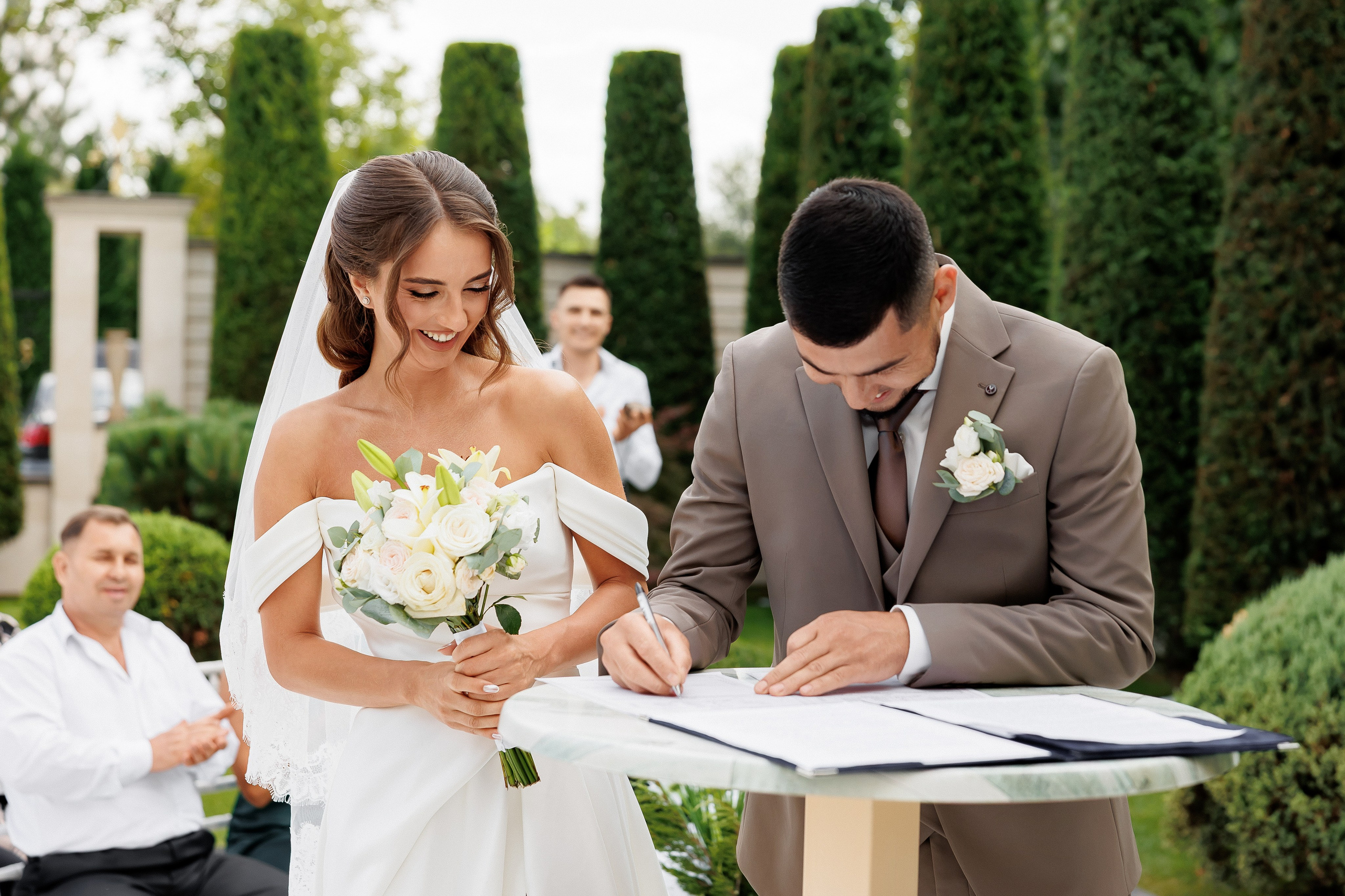 Eugen & Livia — Grand Elysee — Wedding Day. Servicii Foto și Video 067188353